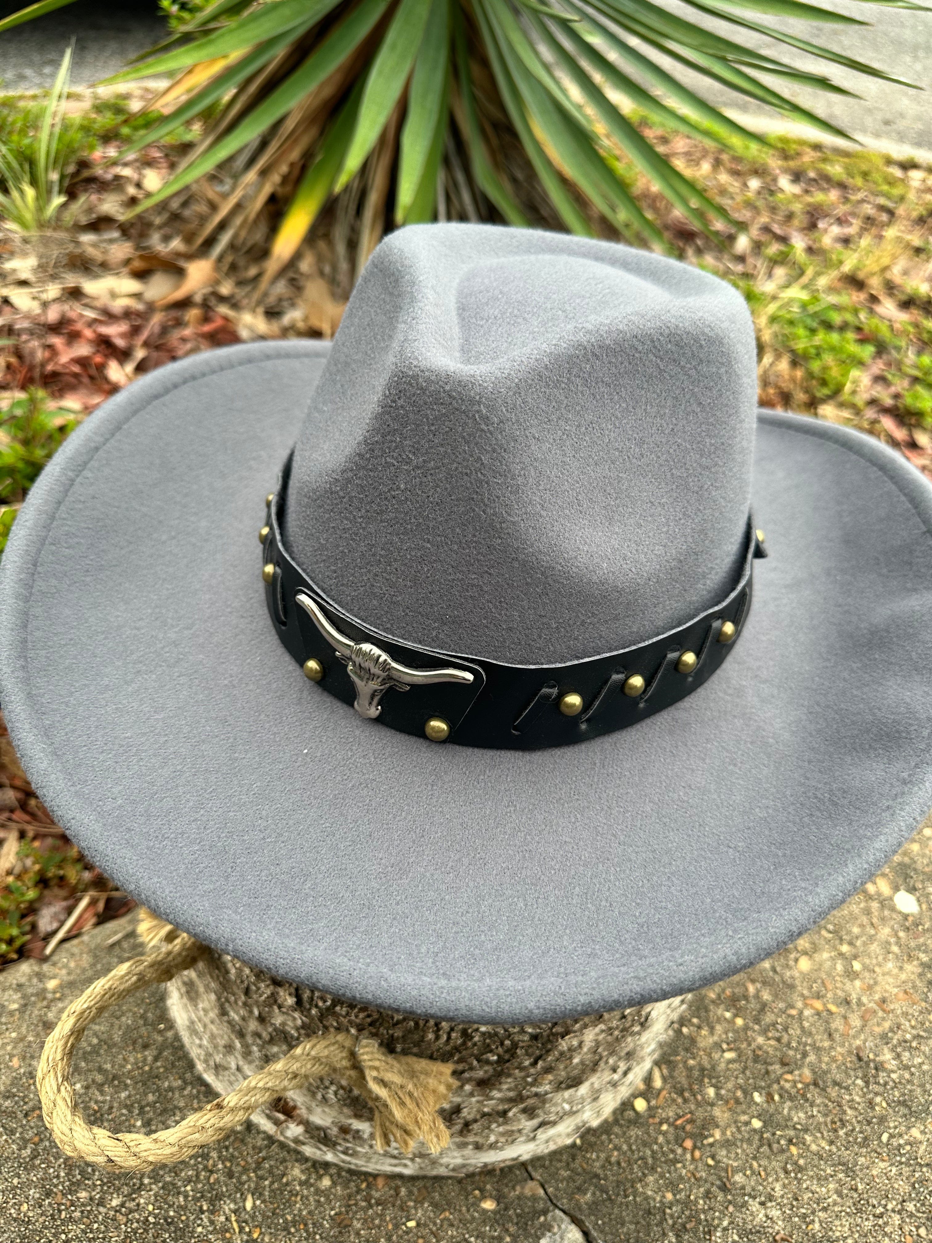 Women's Grey Wide Brim Felt Cowboy Hat with Bull Skull Hat Band - Western Style Sun Hat for Outdoor Rodeo, Music Festival & Country Fashion