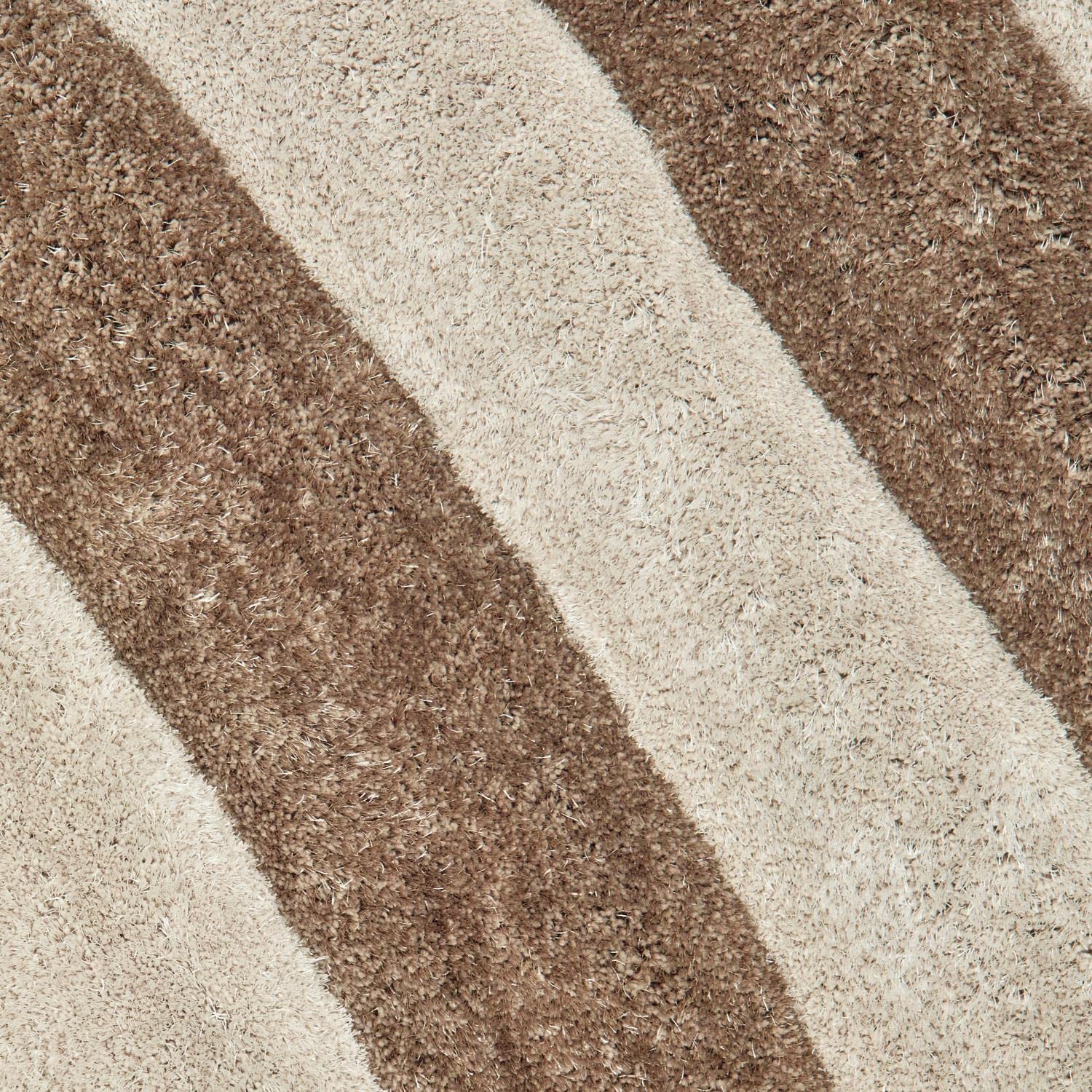 United Weavers Finesse Streamer Beige Accent Rug 1'10
