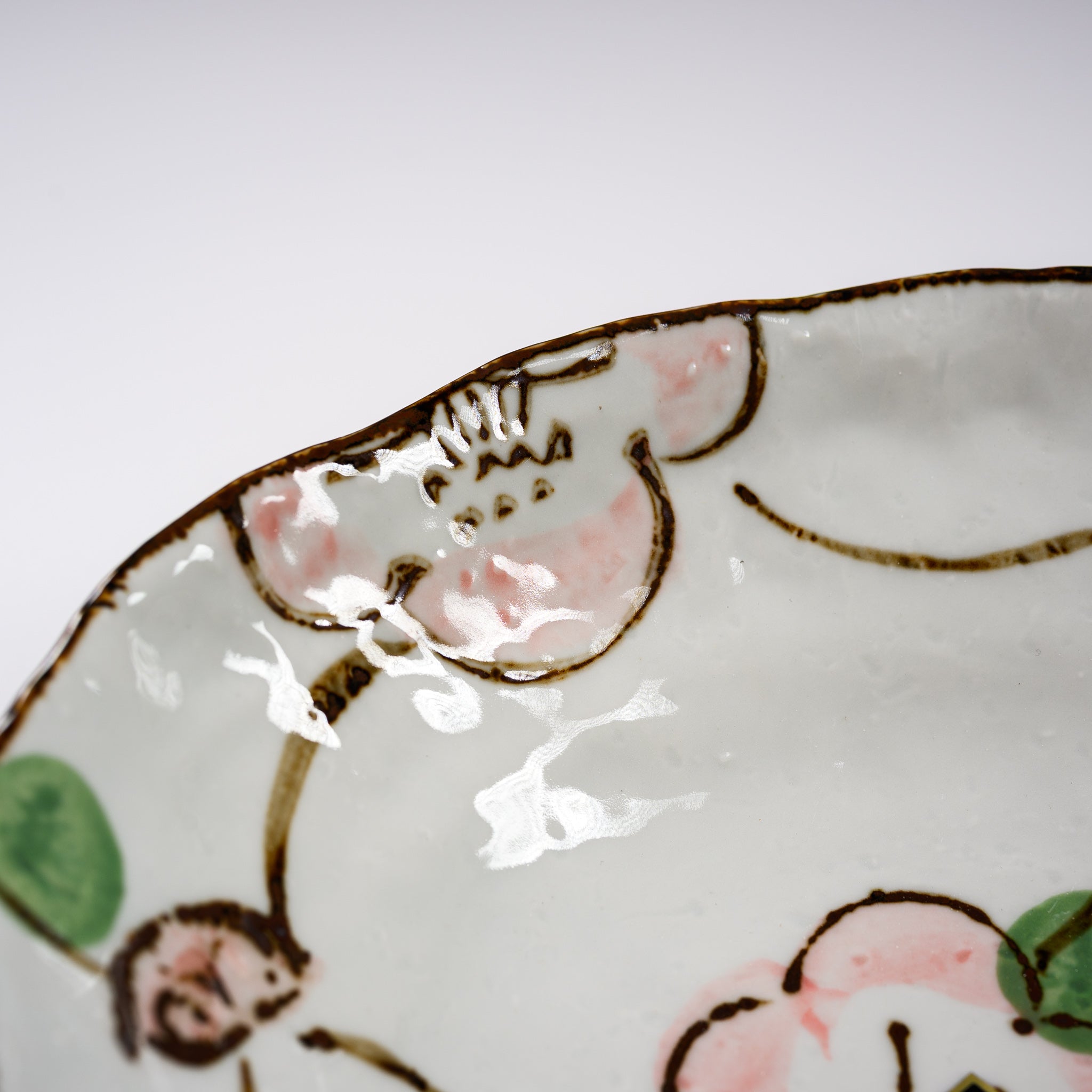 Hand-Painted Mino Ware Camellia Bowl - 7.7 Inches (19.5 cm) Japanese Ceramic Rice/Noodle Soup Bowl - Perfect for Traditional Japanese Dining, Asian Cuisine & Home Decor