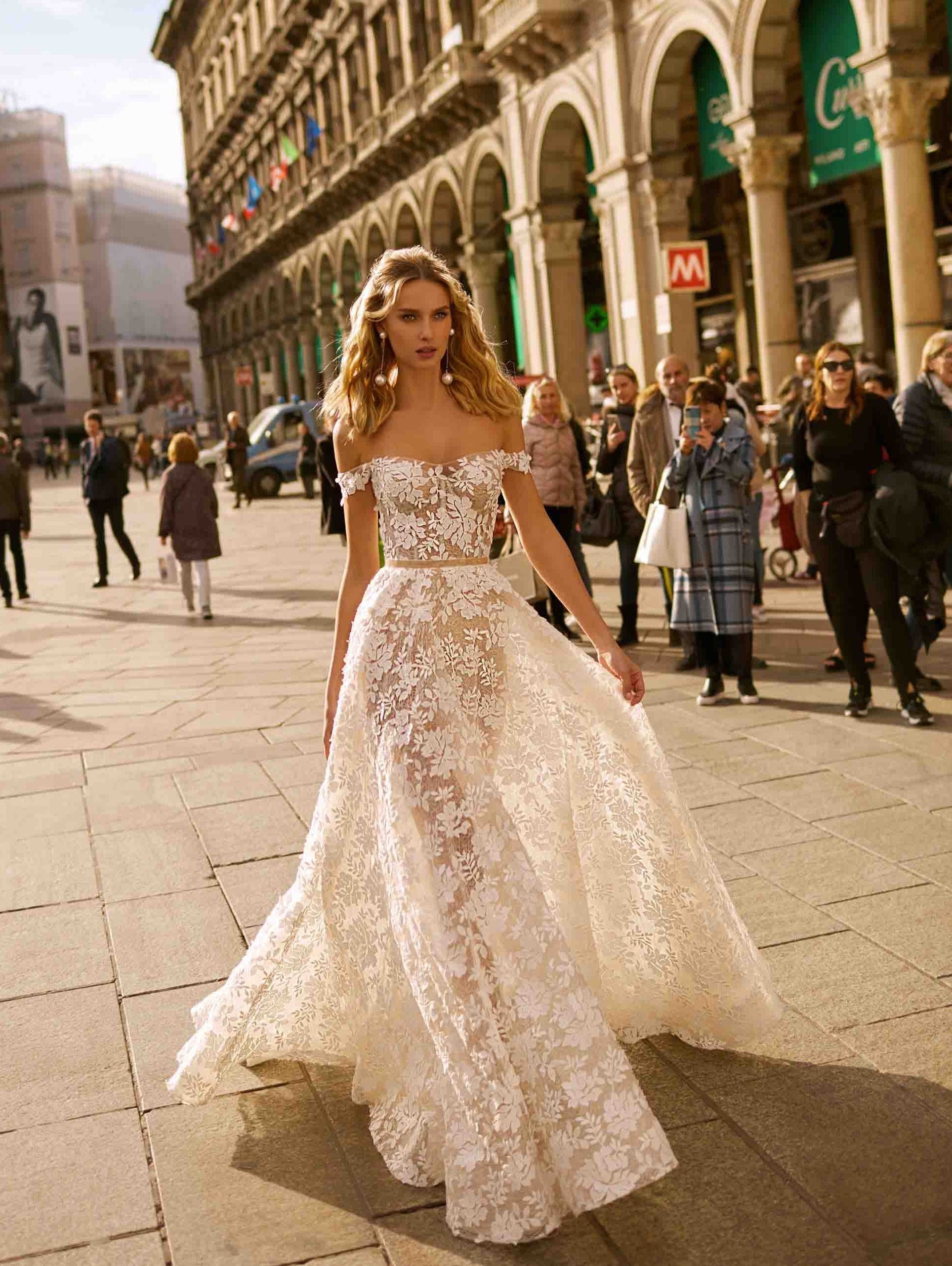 Berta 20 04 Wedding Dress Size 12 - Elegant Lace Bridal Gown for Church Ceremony & Reception
