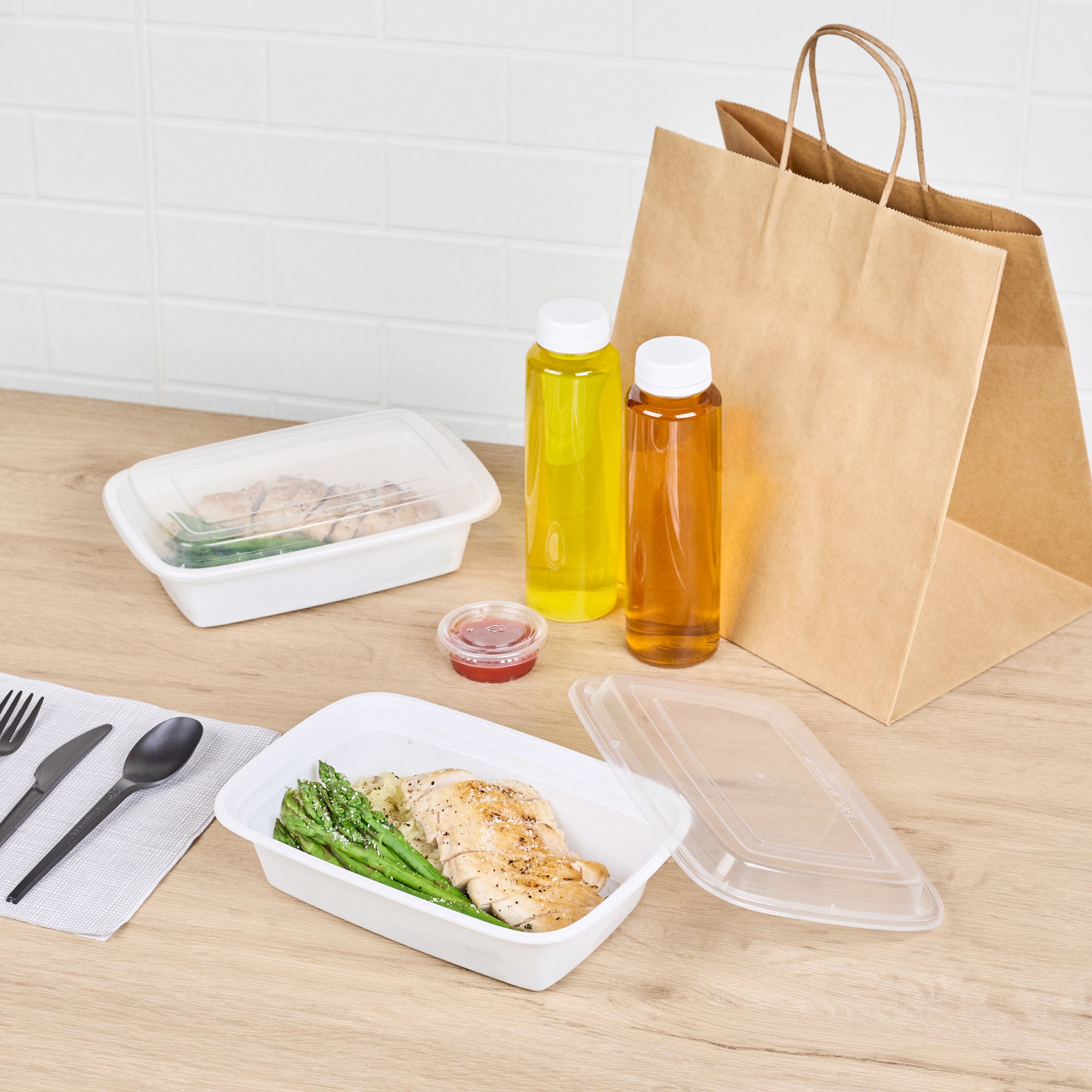 38 oz White Rectangle Plastic Food Storage Containers with Clear Lids - Microwave Safe Takeout Boxes (8.75
