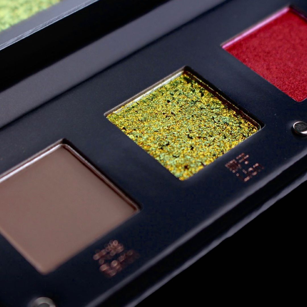 Shellwe Satin Shimmer Chameleon Quad Eyeshadow Palette - Lion's Circus Edition | Long-Lasting Pigmented Eye Makeup for Party, Halloween & Special Occasions