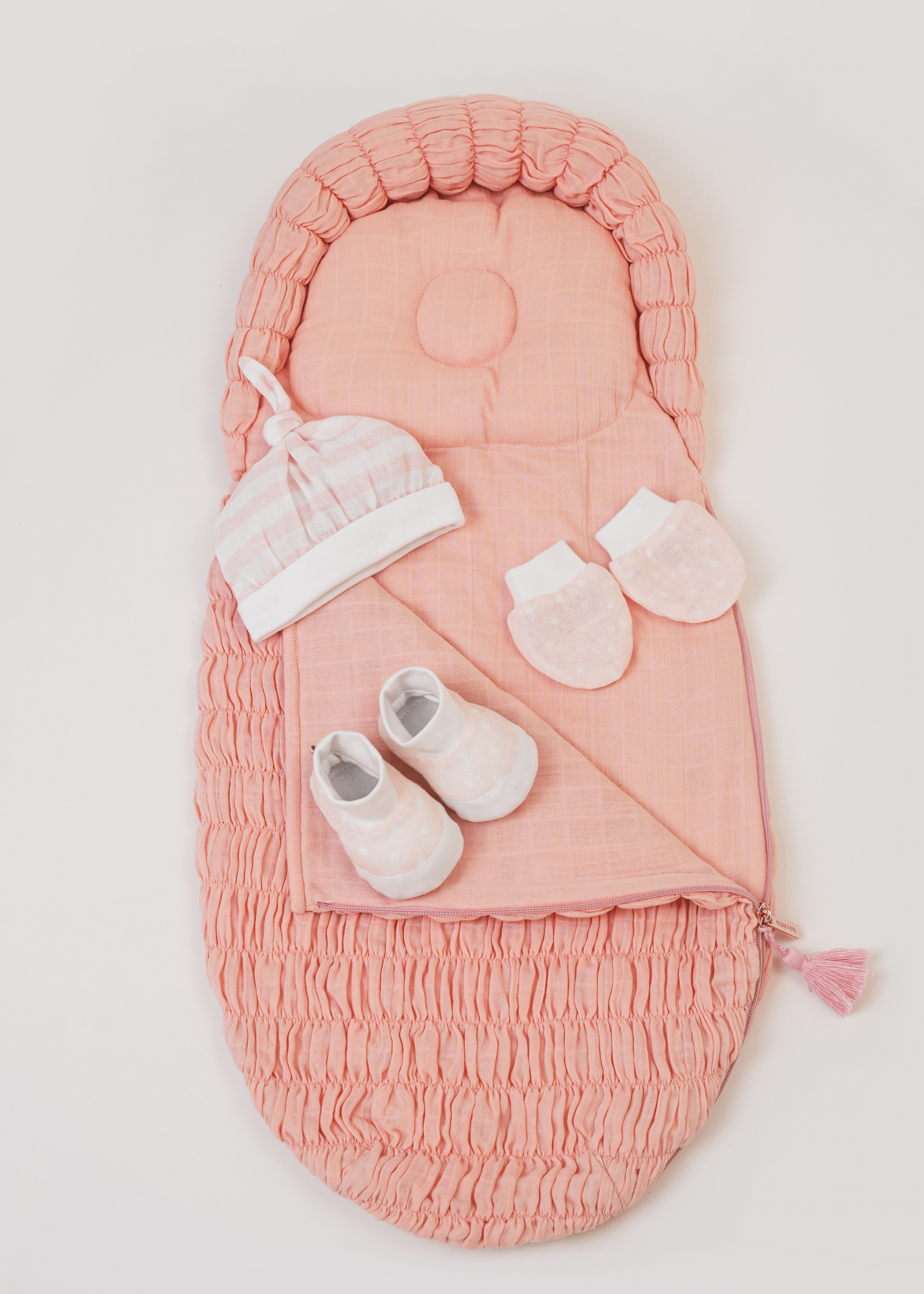 Elegant Pink Oval Picture Perfect Gift Box - Ideal for Birthdays, Anniversaries & Special Occasions