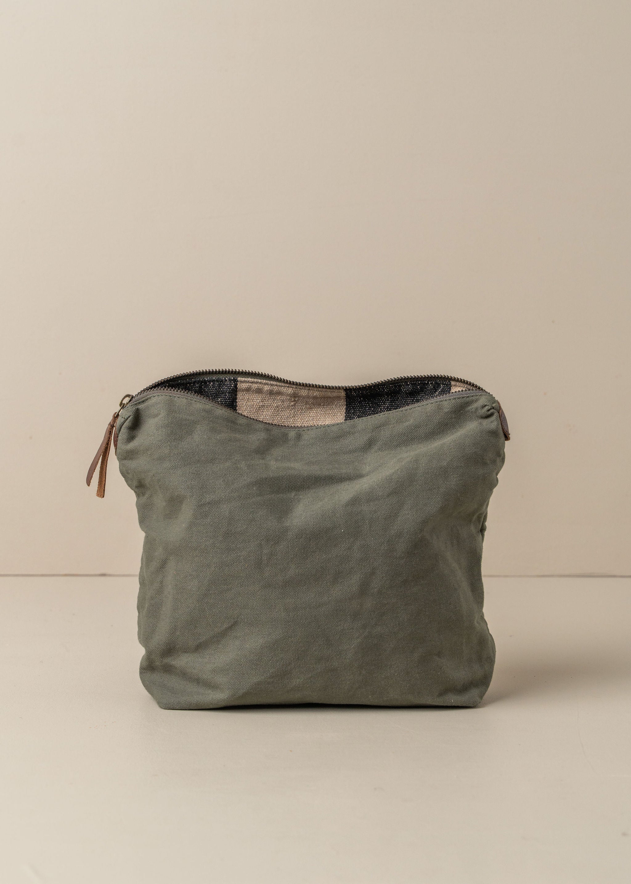 Stylish Reusable Tote Bag with Matching Makeup Pouch - Perfect for Shopping, Travel, and Everyday Essentials