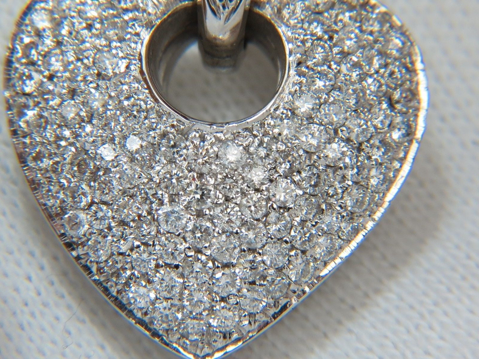 1.85CT Natural Diamonds Modified Heart Dangle Pendant Bead Set in 18KT Gold (VS Clarity) - Elegant Jewelry for Weddings, Anniversaries & Special Occasions