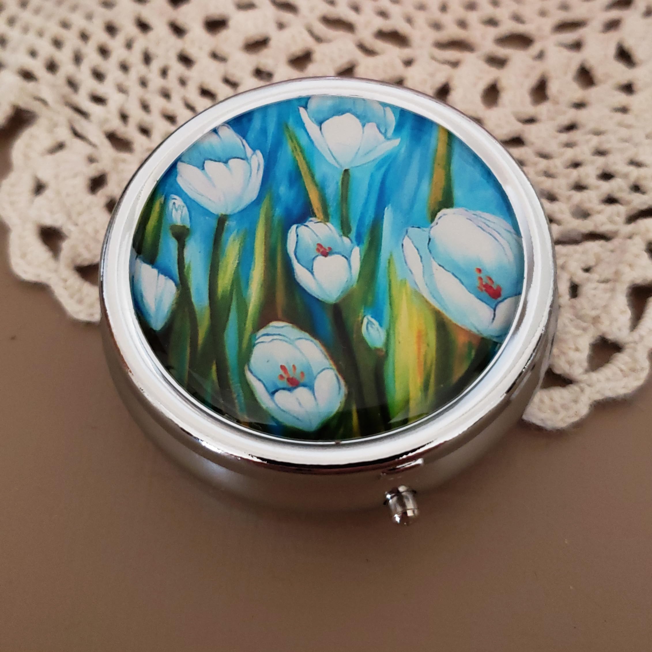 Houder Designer Pill Organizer - Stylish Decorative Pill Case with Gift Box for Daily Medication Storage - Perfect for Travel, Work, and Home Use (Tulip Pattern)