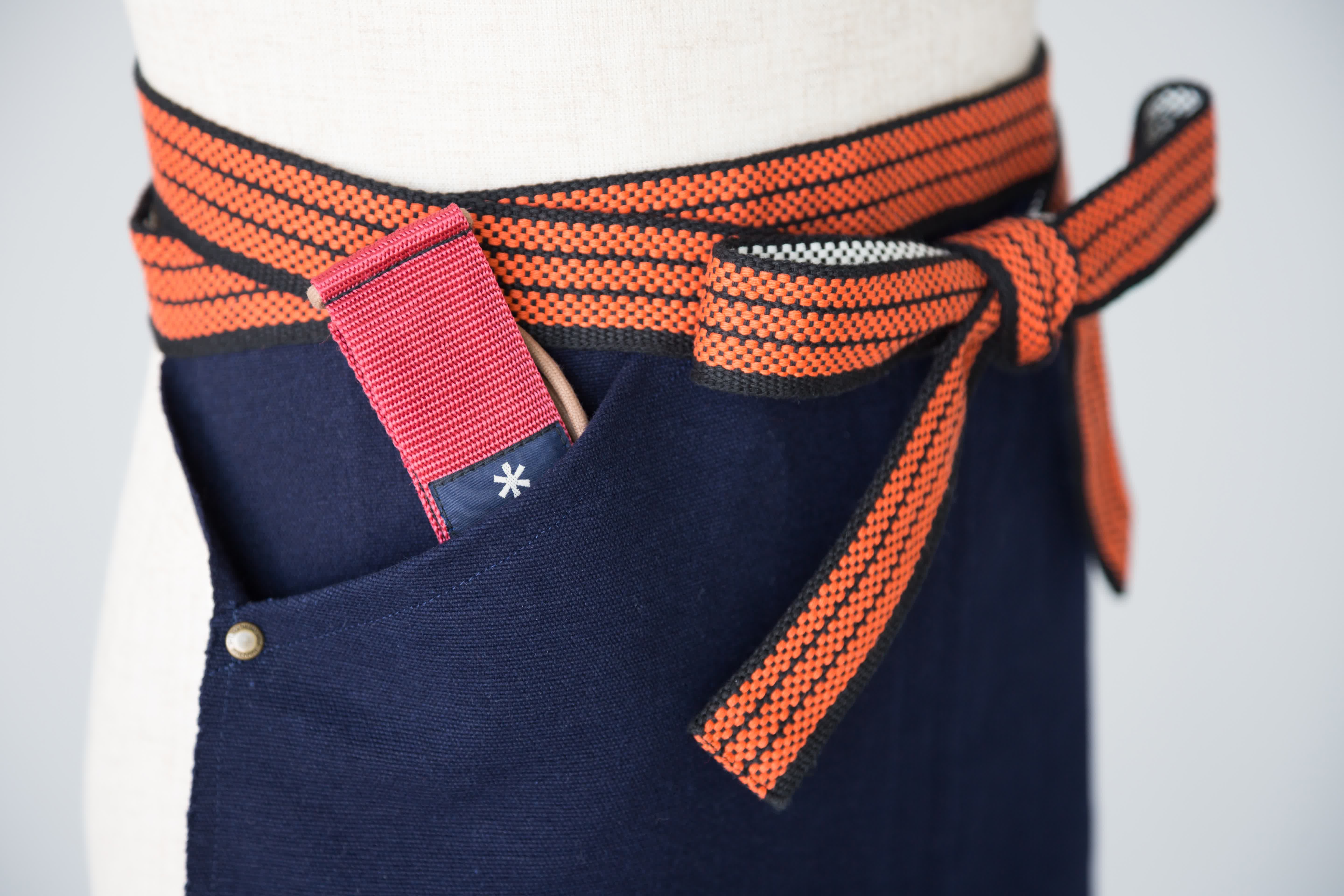 Premium Snow Peak Apron - Durable & Stylish Cooking Apron for Chefs & BBQ Enthusiasts - Perfect for Grilling, Camping & Outdoor Cooking