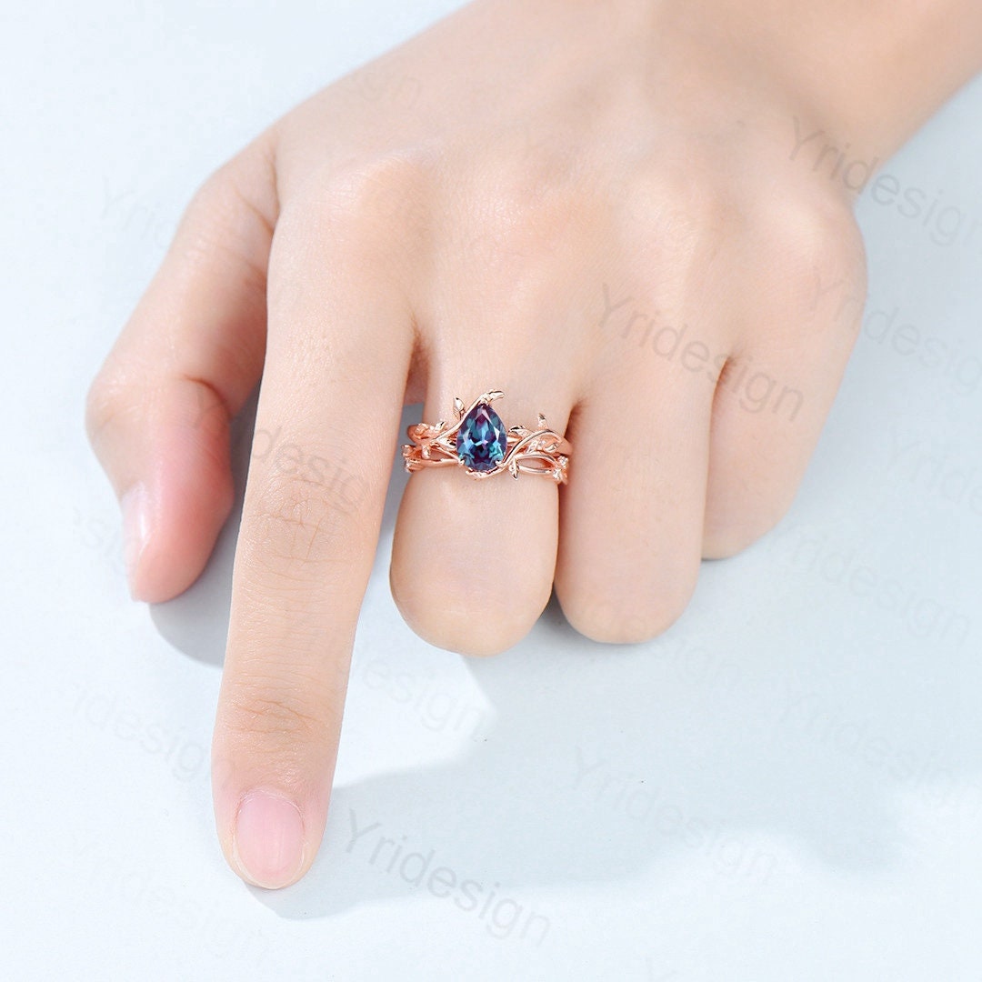 Vintage Rose Gold Alexandrite Wedding Ring Set for Women - Pear Shaped June Birthstone Engagement Ring with Leaf Vine Design, Unique Bridal Jewelry for Weddings, Anniversaries & Special Occasions