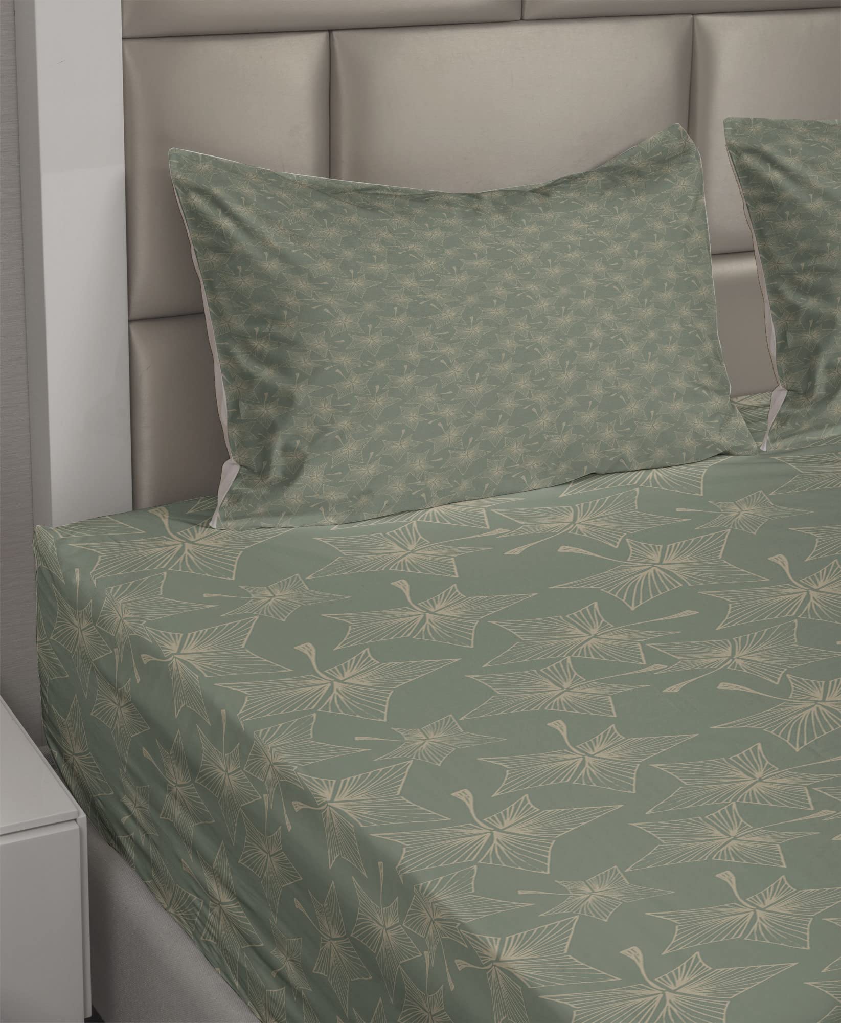 Ambesonne Abstract Autumn Leaves Star-Shaped Striped Botanical Bed Sheet Set - 4 Piece King Size with Fitted Sheet, Flat Sheet & Pillowcases in Reseda Green & Tan - Perfect for Fall-Themed Bedrooms, Guest Rooms & Cozy Seasonal Decor