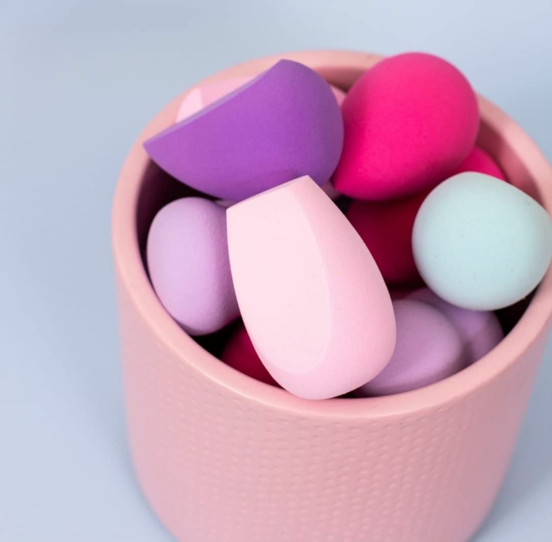Professional Makeup Sponge Set of 9 - Foundation Blender Beauty Sponge for Liquid, Powder & Cream Makeup - Soft Cosmetic Blending Puff for Flawless Application - Perfect for Daily Makeup, Contouring & Professional Use