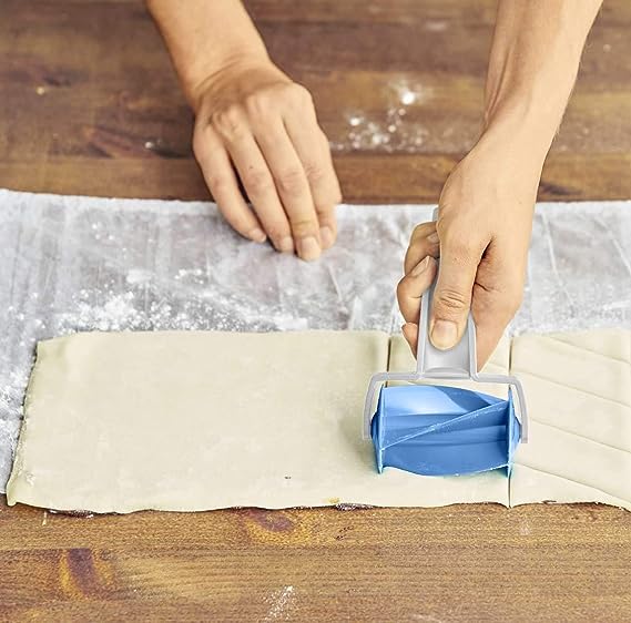Betty Bossi Pastry Pocket Roller - Dough Rolling Pin for Perfect Pies, Empanadas & Dumplings | Ideal for Home Bakers & Professional Chefs | Great for Baking Parties & Holiday Cooking