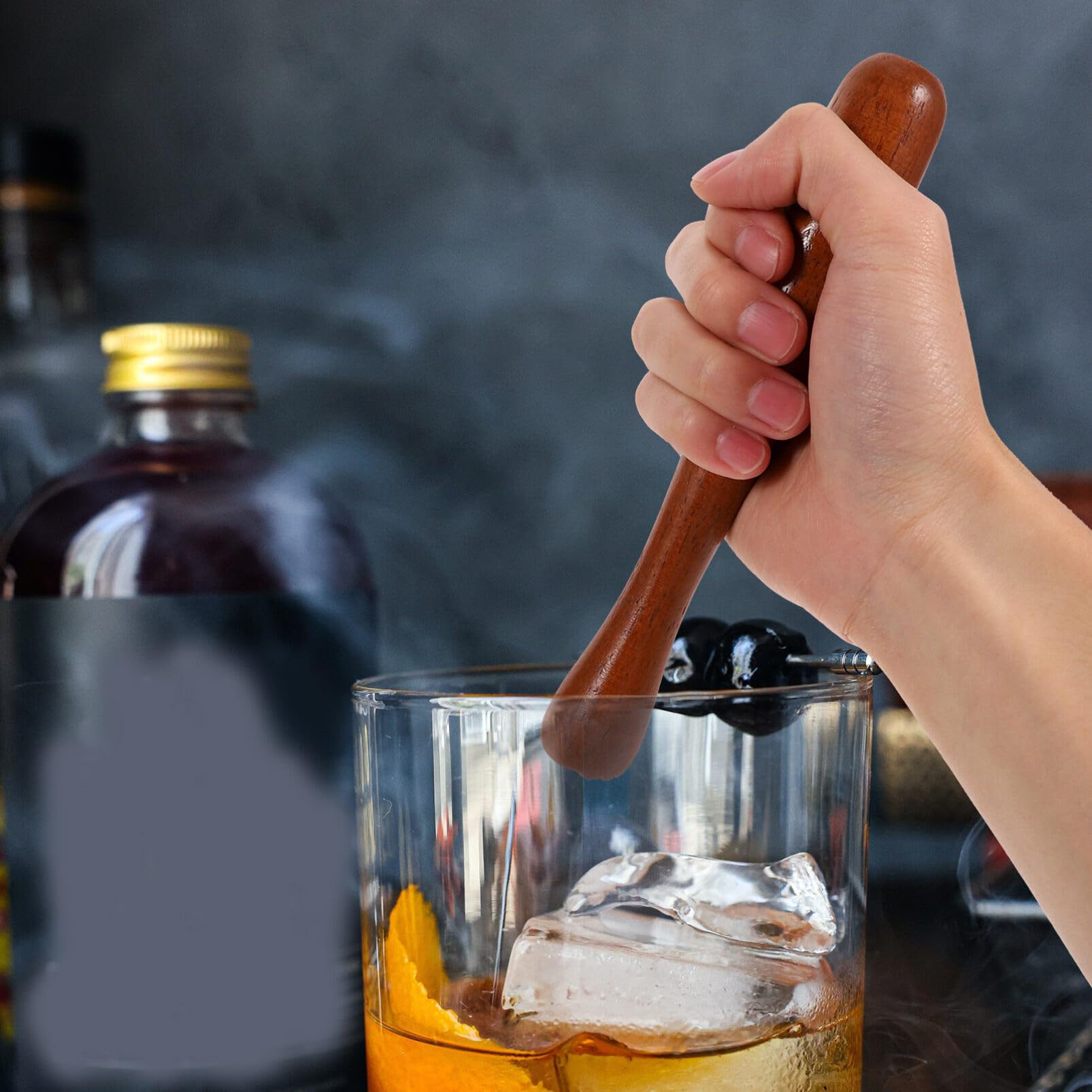 Premium Wooden Cocktail Muddler - Bar Tool for Mojitos, Ice Crushing & Mixing - Natural Wood Ice Crusher & Masher for Cocktails, Garlic, Avocado & Fruits - Perfect for Home Bars, Parties & Mixology Enthusiasts