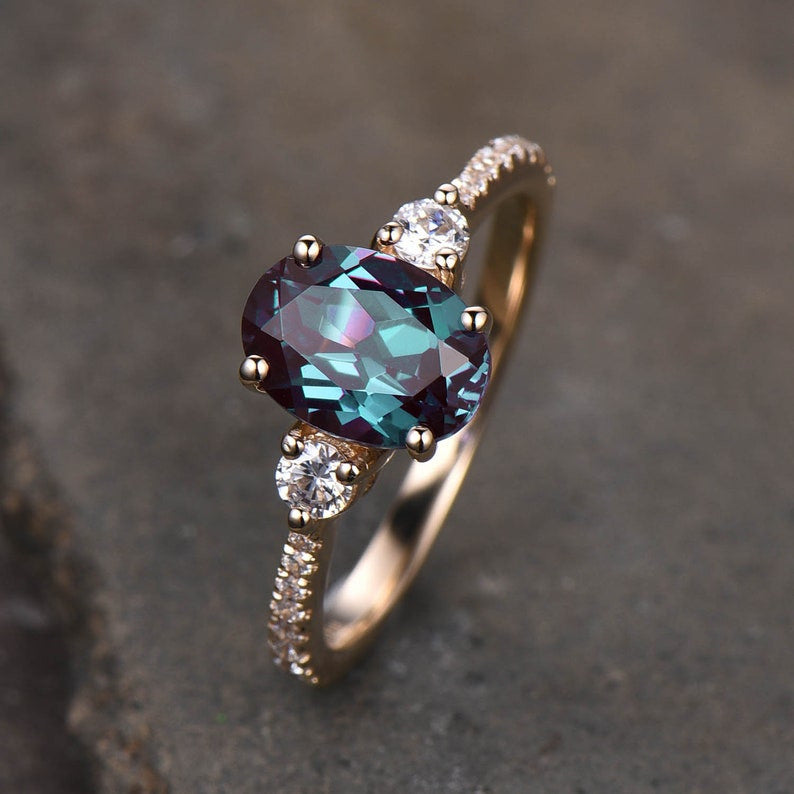 Three Stone Color Changing Lab-Created Oval Alexandrite Engagement Ring for Women – Perfect for Proposals, Weddings & Anniversary Gifts