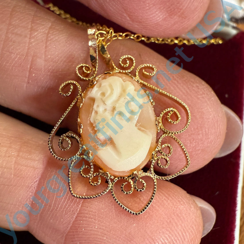 Vintage 1970s Gold Filled Shell Cameo Necklace - Antique Pendant with Original Gift Box - Perfect for Retro Fashion, Collectors & Special Occasions