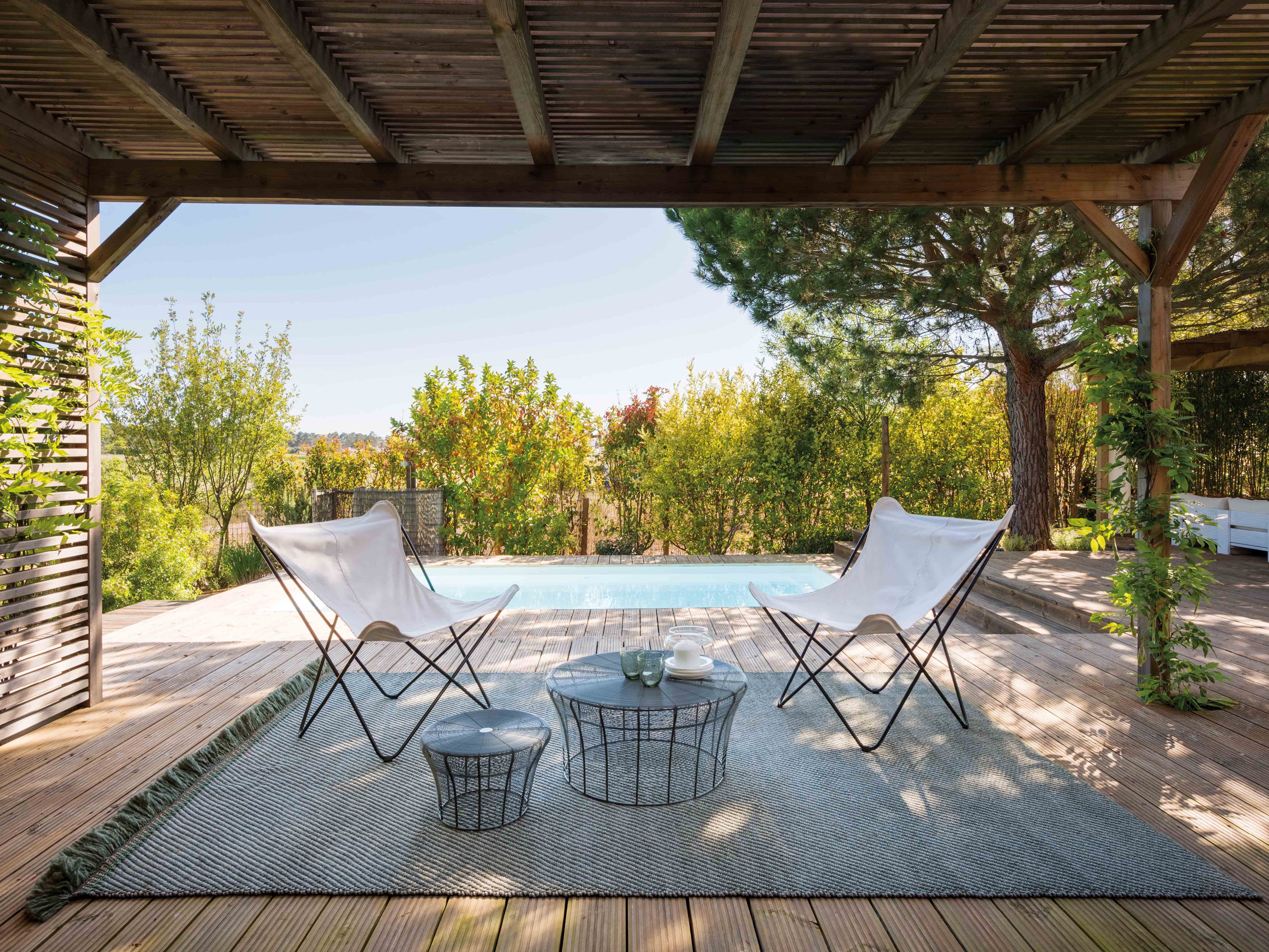 Premium Garden Layers Diagonal Rug - Non-Slip Outdoor Mat for Patio, Deck, and Poolside - Waterproof & Durable Design for All Seasons