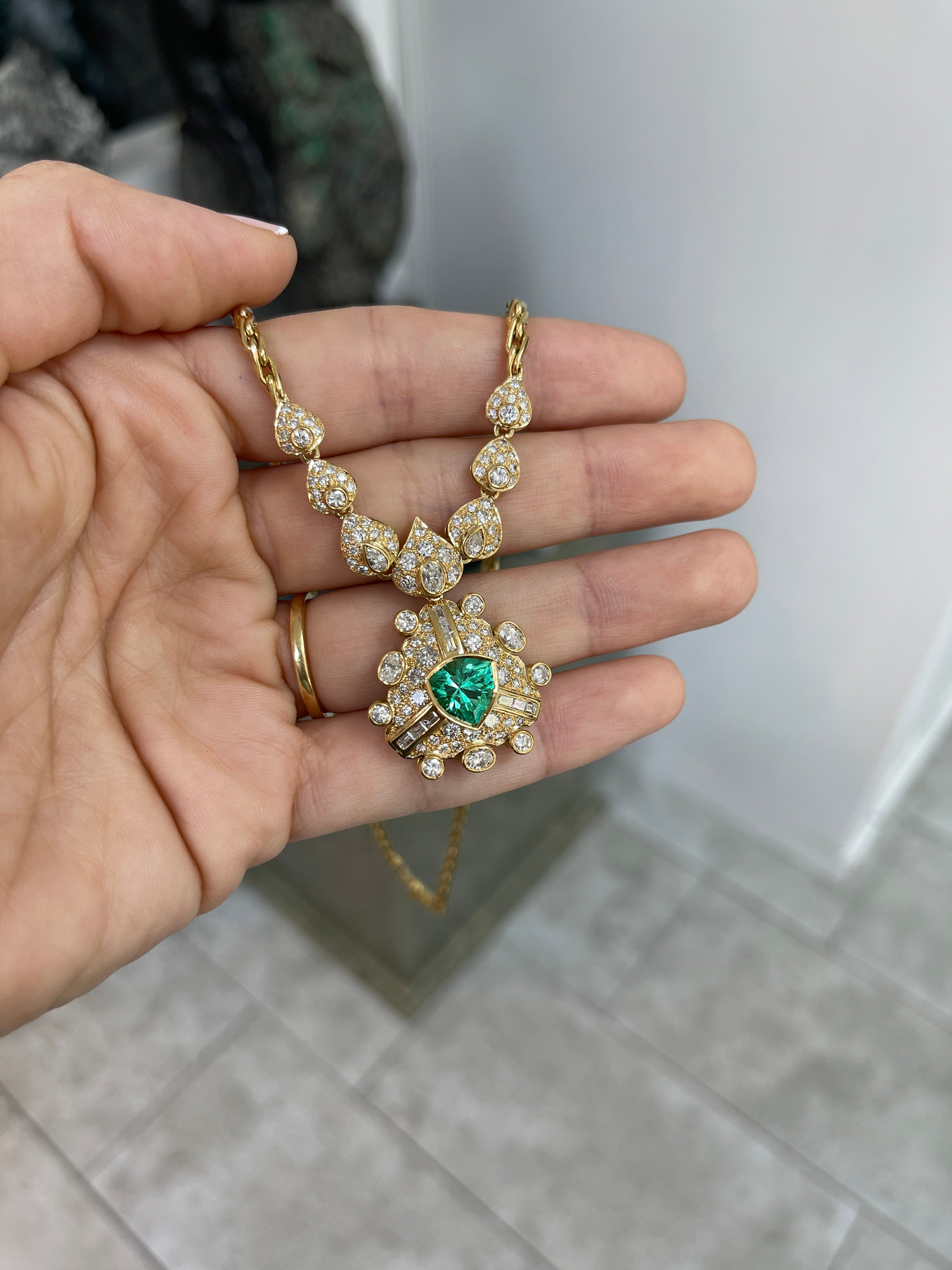6.28tcw 18K Gold Vintage 1980s Colombian Emerald & Diamond Necklace - AAA+ Natural Trillion Cut Emerald Jewelry for Women | Perfect for Weddings, Anniversaries & Special Occasions
