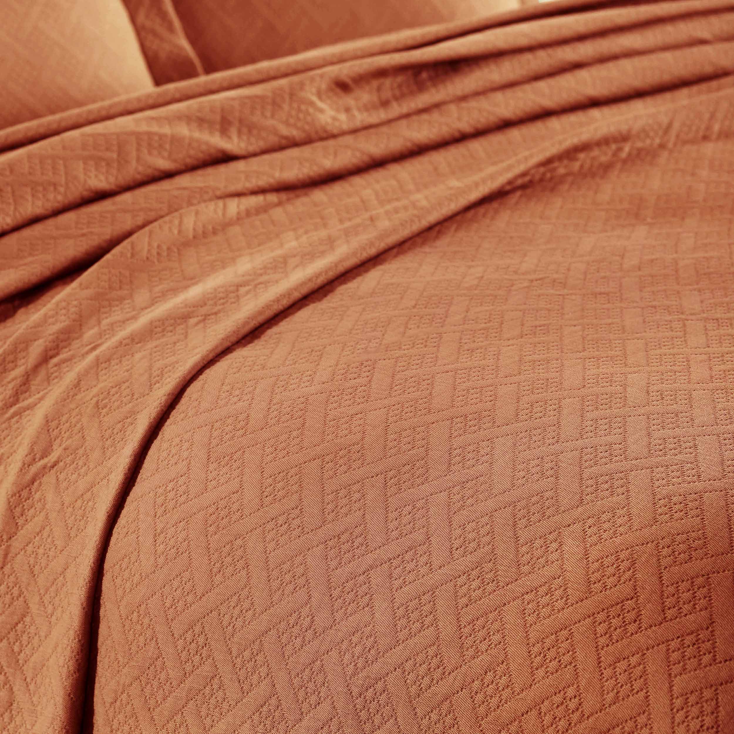 Basket Weave Matelasse Cotton Bedspread Set - Queen Size 3-Piece Luxury Bedding for Master Bedroom - Perfect for Home Decor, Guest Room & Hotel Style Comfort