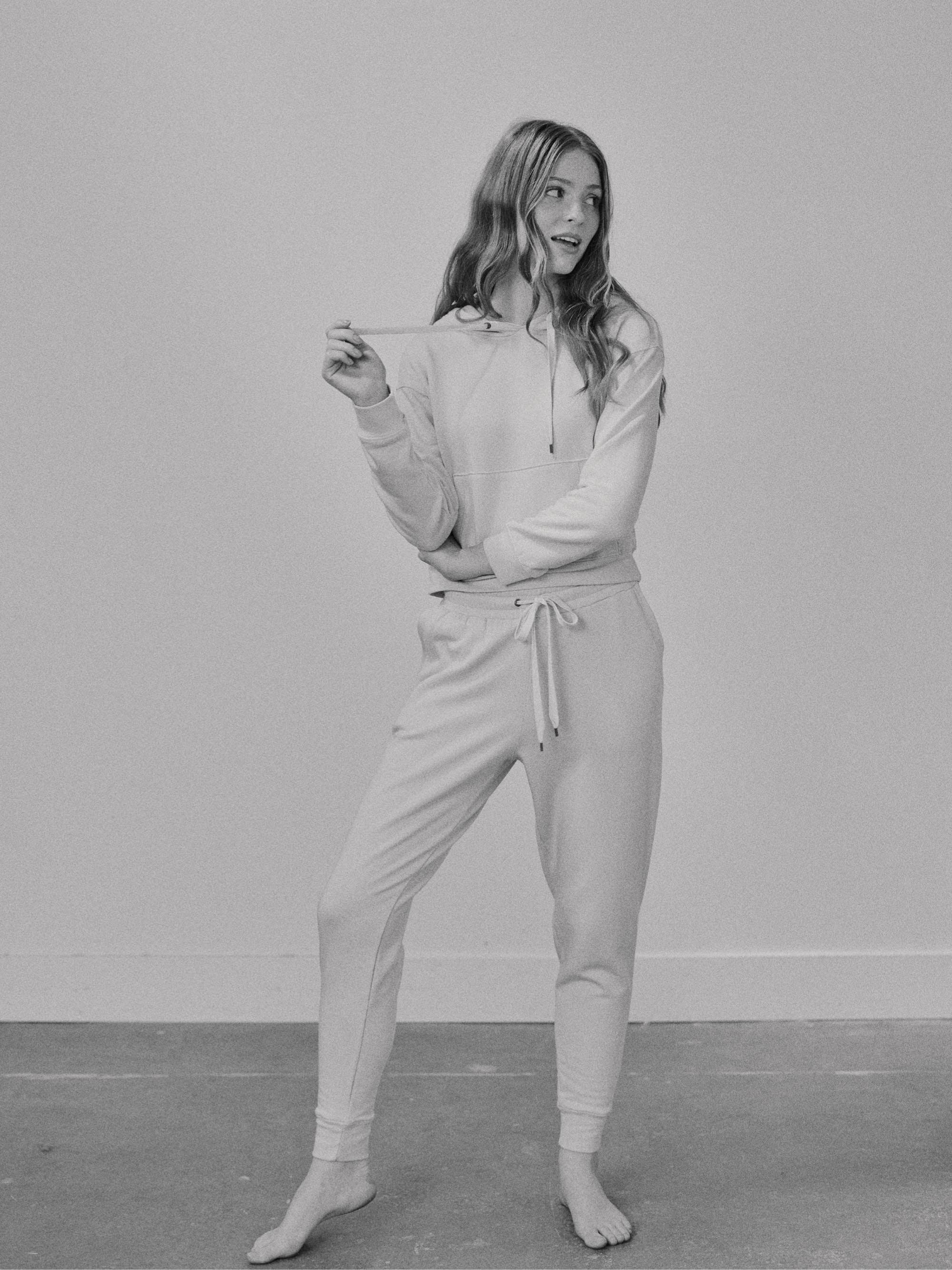 Cozy Fleece Sweatpants for Women & Men - Soft Winter Lounge Pants with Elastic Waistband - Perfect for Home, Yoga, and Casual Wear