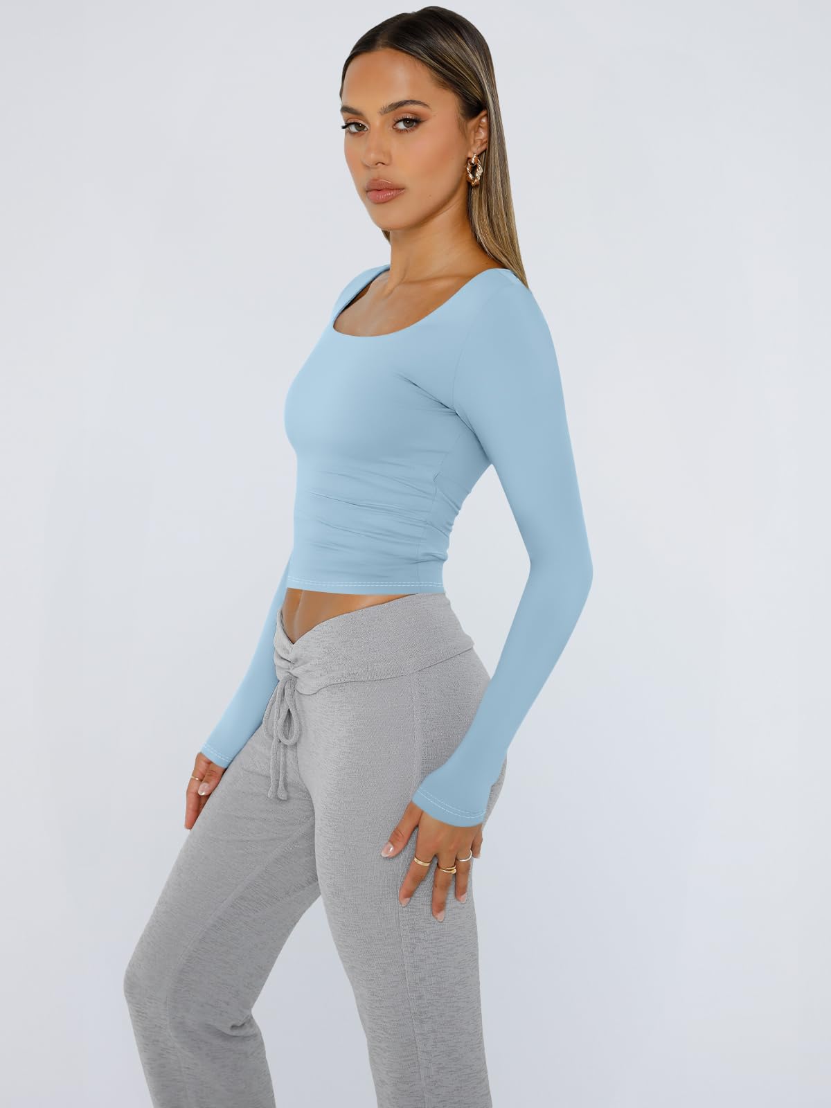 Trendy Queen Women's Long Sleeve Crop Top Square Neck Y2K Style Basic Tee - Winter Fashion 2025 for Casual Outfits, Streetwear & Party Looks