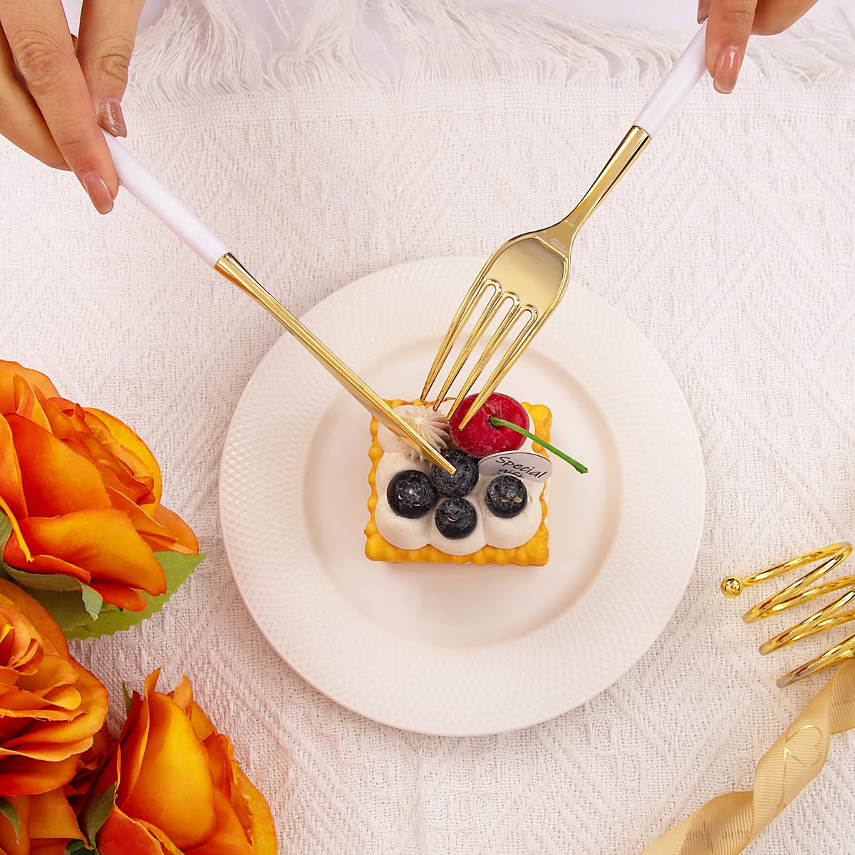 96 Pcs Gold Plastic Silverware Set - Disposable Gold Utensils with White Handle (32 Knives, 64 Spoons & Forks) for Wedding, Party, Catering & Events - Elegant Disposable Cutlery for Special Occasions
