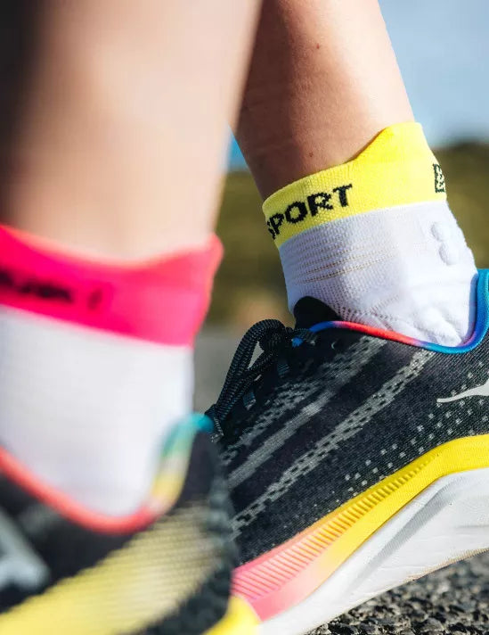 Compressport Unisex Pro Racing Socks v4.0 - Performance Running Socks for Men & Women - Breathable, Cushioned, Low Cut - White/Safe Yellow/Neo Pink - Ideal for Marathon, Trail Running & Workouts