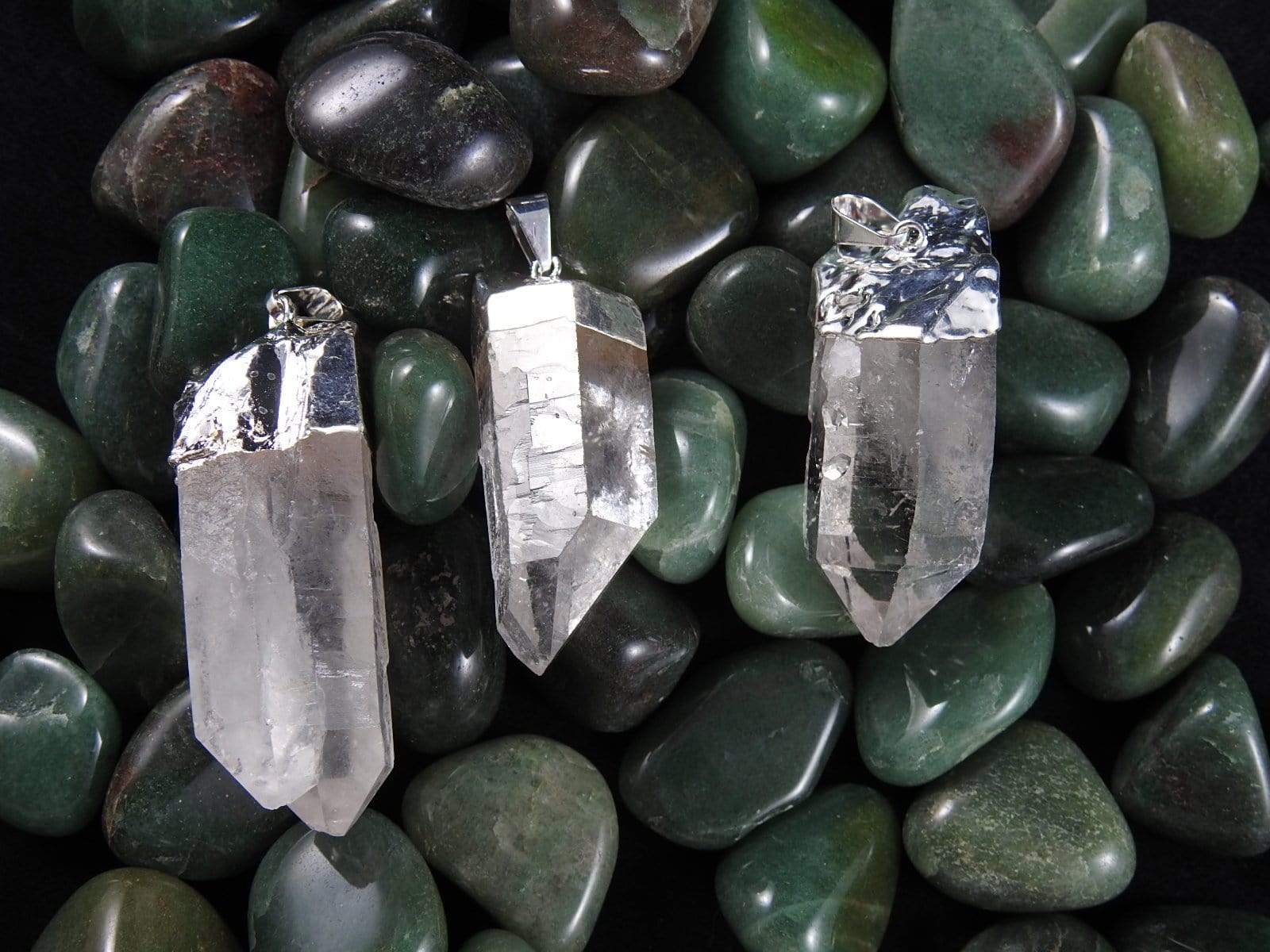 Natural Clear Quartz Crystal Pendant Necklace for Women - Healing Stone Jewelry for Meditation, Energy & Spiritual Balance | Perfect Gift for Yoga & Reiki Practitioners