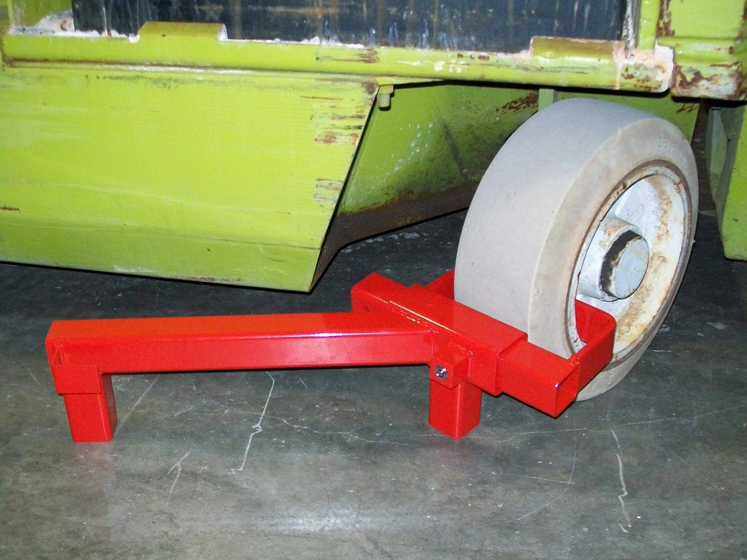 Heavy Duty Cushion Tire Lift Lock for Forklifts & Pallet Jacks - Secure & Durable Material Handling Solution - Ideal for Warehouses, Factories & Logistics
