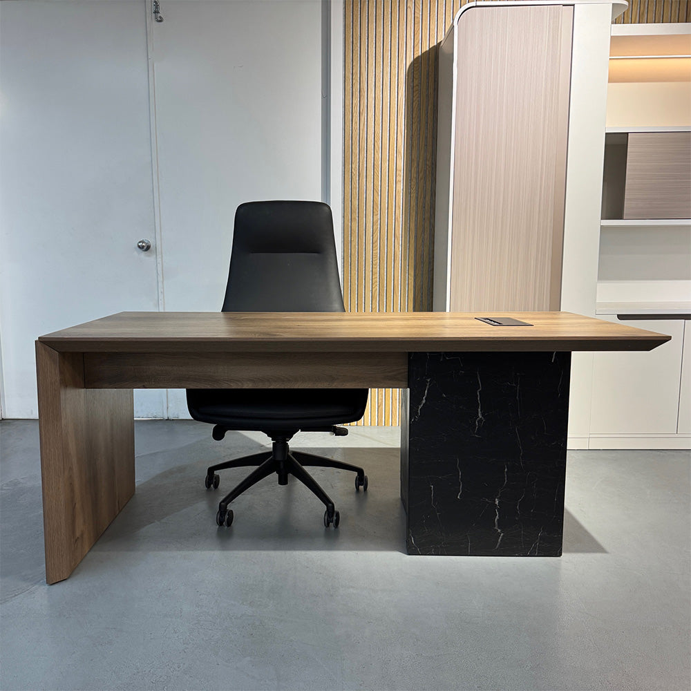 LOGAN Executive Desk Reversible 180cm Warm Oak & Black - Modern Office Desk for Home & Business Workspace - Perfect for Professionals, Remote Work & Study Areas