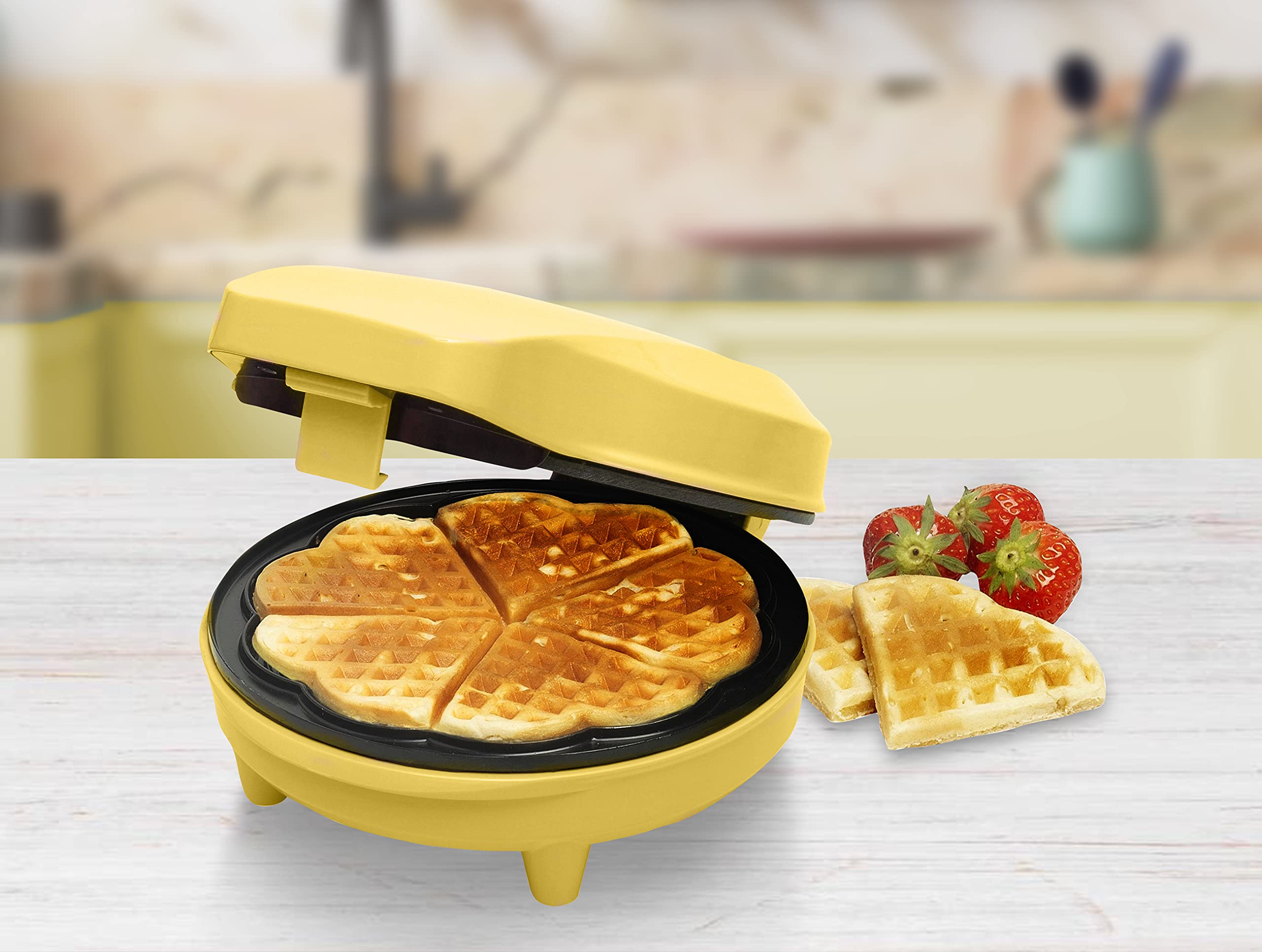 Bestron Heart-Shaped Waffle Maker - Non-Stick Electric Waffle Iron with LED Indicator, 700W, Yellow (Sweet Dreams Collection) - Perfect for Breakfast, Brunch, and Romantic Date Mornings