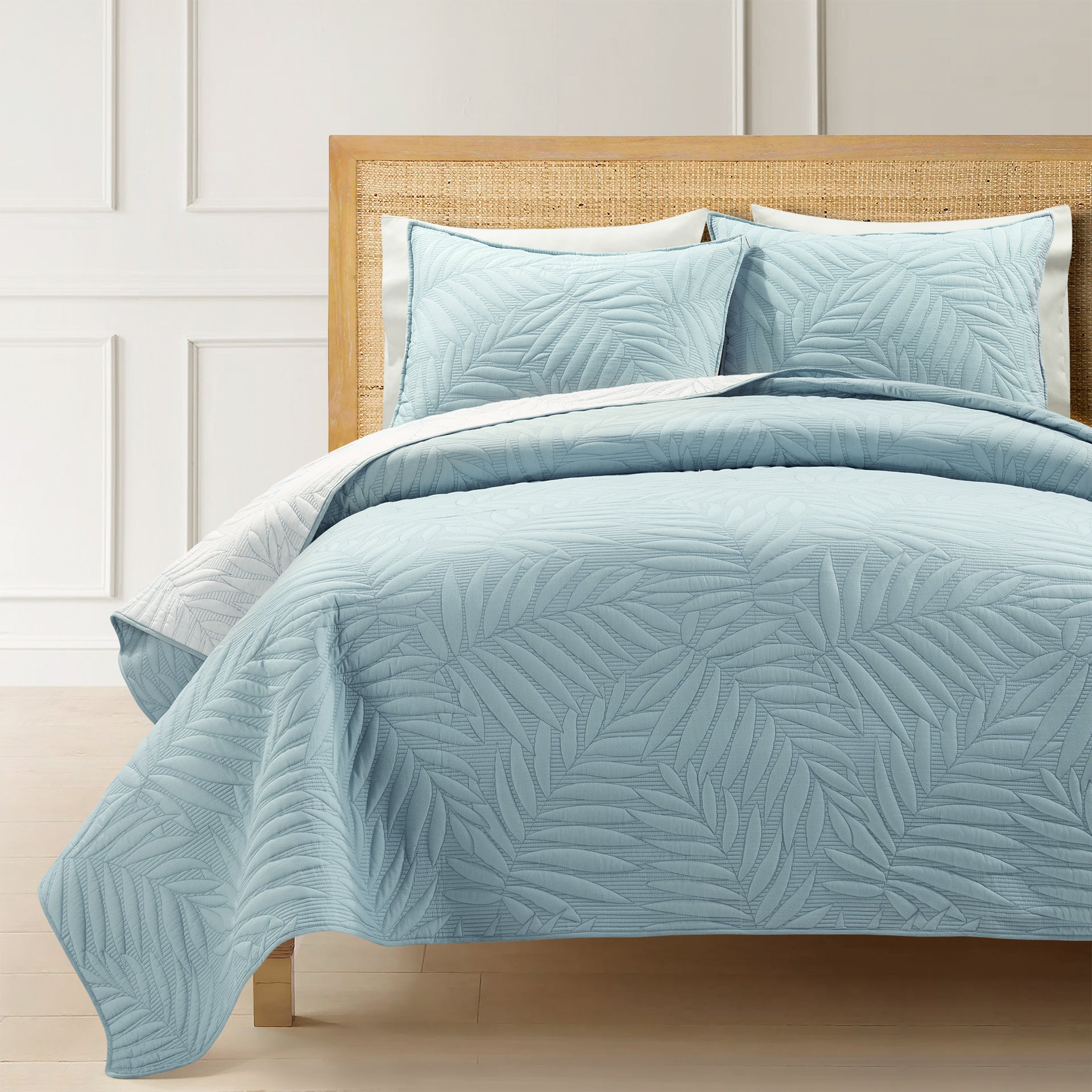 Isla Embroidered Leaf Reversible Cotton Quilt 3-Piece Bedding Set - King/Queen Size, Soft Breathable Comforter for All Seasons, Perfect for Master Bedroom, Guest Room & Cozy Home Decor