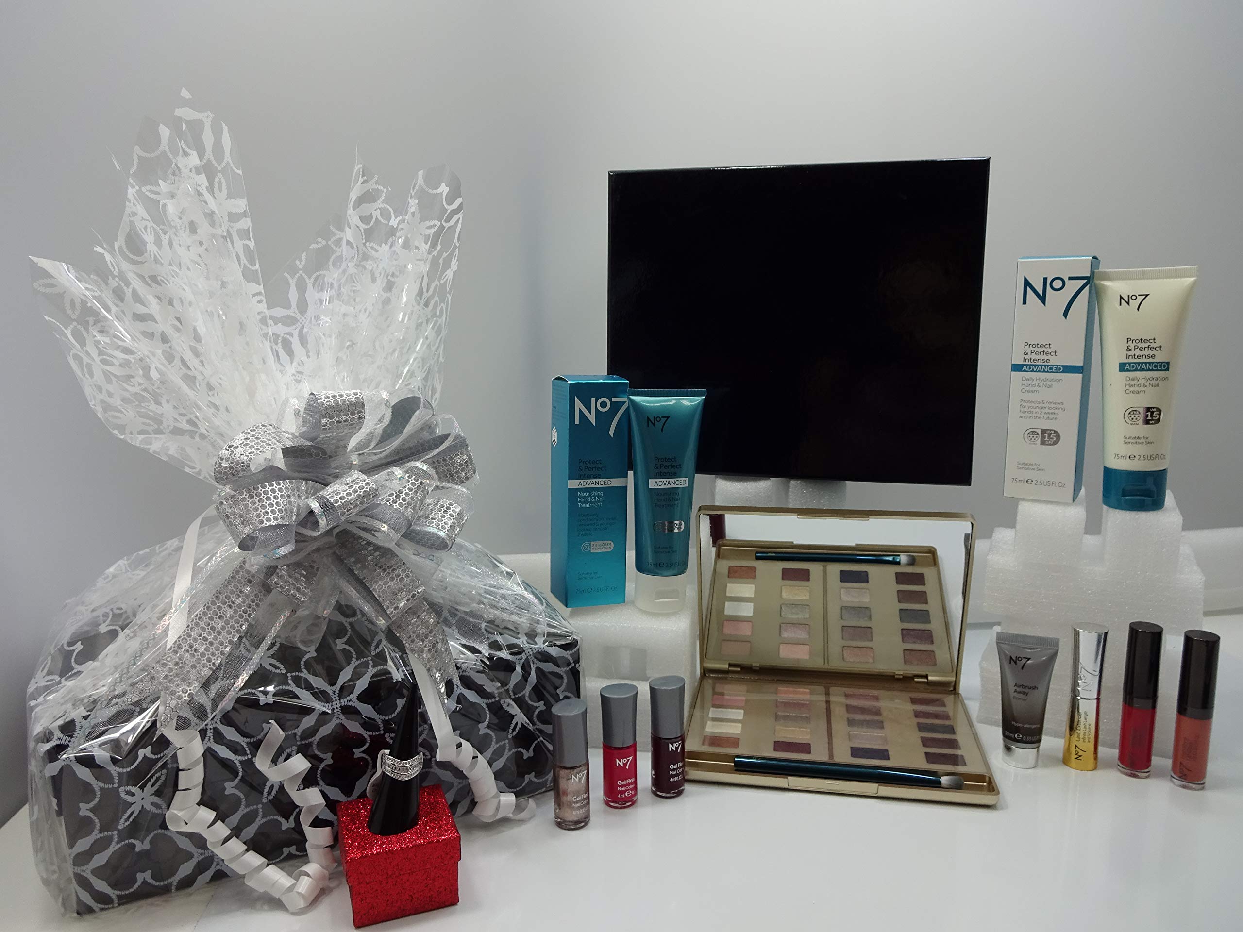 No7 Must Have Glamorous Skincare & Makeup Gift Set - Premium Beauty Box with Free Crystal Ring - Perfect Birthday, Anniversary & Valentine's Day Present for Women - Luxury Pampering & Self-Care Gift Hamper