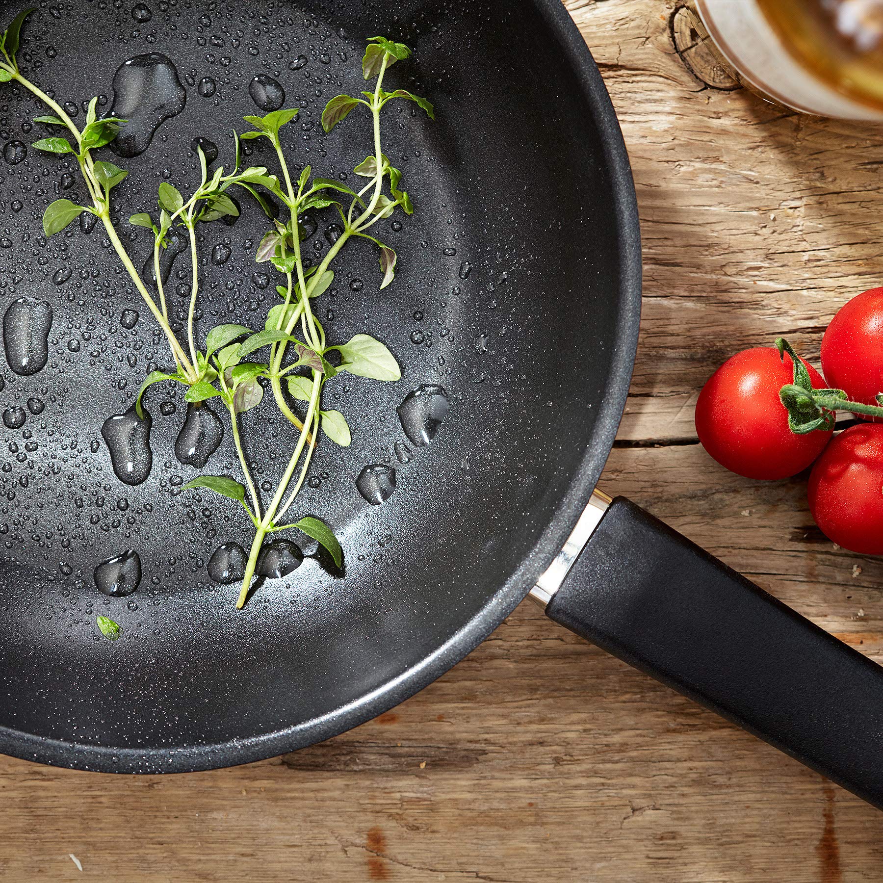 Judge Vista J3C1A 8-Piece Stainless Steel Cookware Set with Draining Pans - Includes 1.5QT, 3QT, 4QT Saucepans with Lids, 1QT Milk Pan & 9.5QT Non-Stick Frying Pan - Induction Compatible - 25 Year Warranty - Perfect for Boiling, Frying & Everyday Cooking
