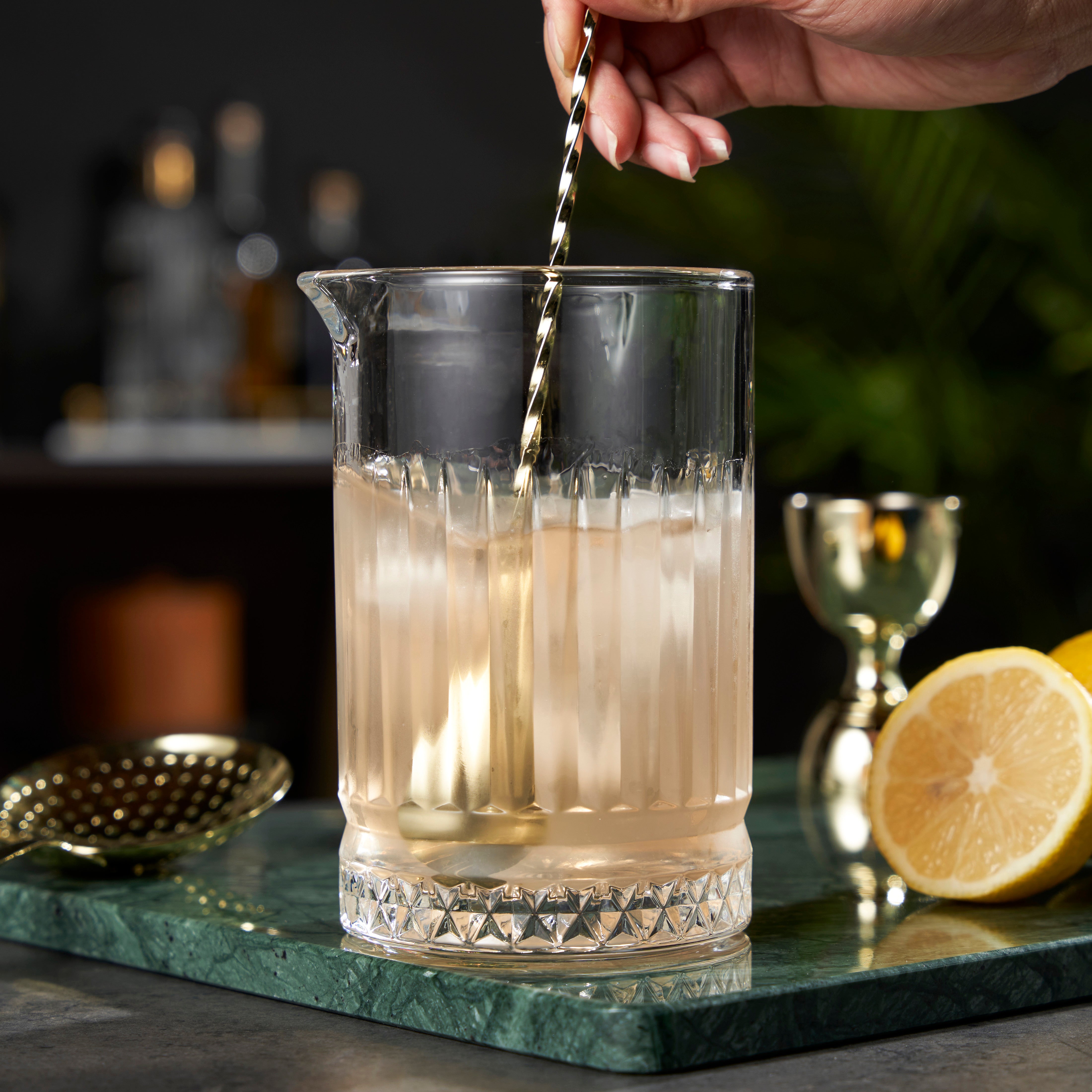 Premium Crystal Mixing Glass for Cocktails & Bar - Elegant Pedestal Design for Home & Professional Bartending | Perfect for Mojitos, Old Fashioned & Mixology