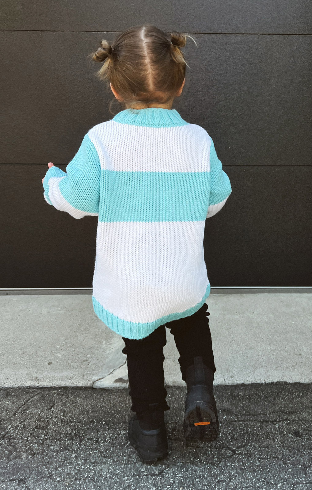 Cozy Powder Blue Mini Ski Sweater - Warm & Stylish Knitwear for Winter Sports & Casual Outings