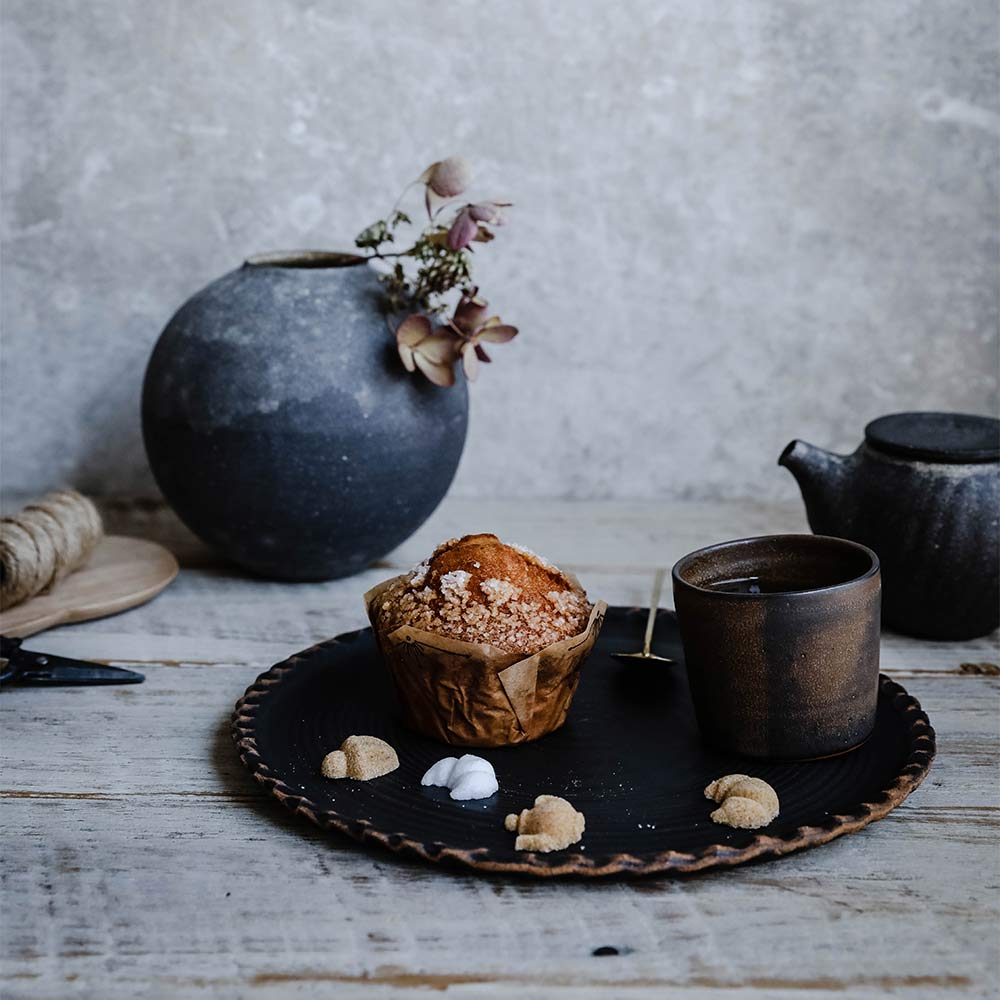 Elegant Dark Ceramic Scalloped Plate - Perfect for Dinner Parties, Wedding Receptions & Home Decor