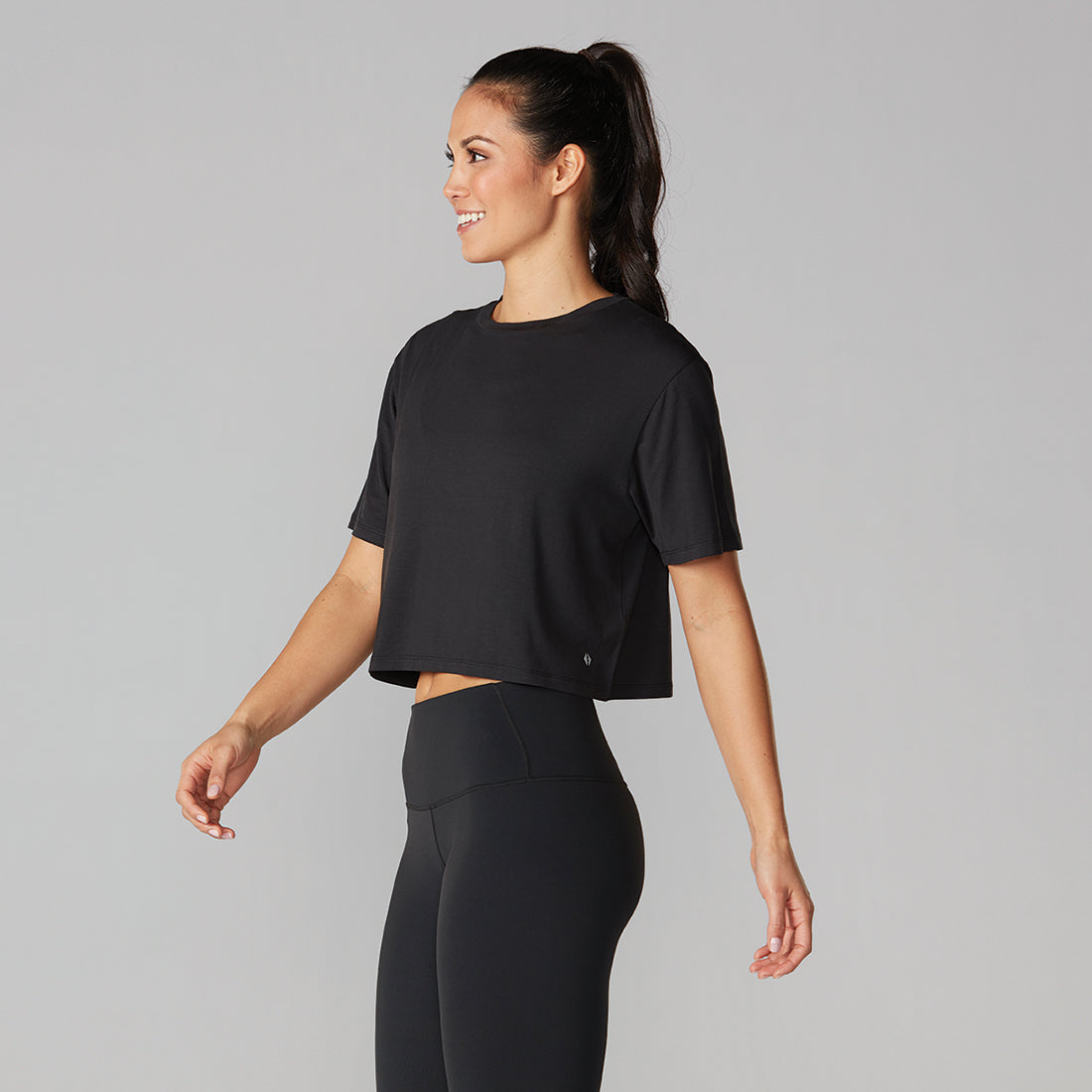 Tavi Noir Women's Short Sleeve Crop Top - Trendy Casual Summer T-Shirt for Streetwear, Outfits & Fashion | Perfect for Parties, Dates & Everyday Wear