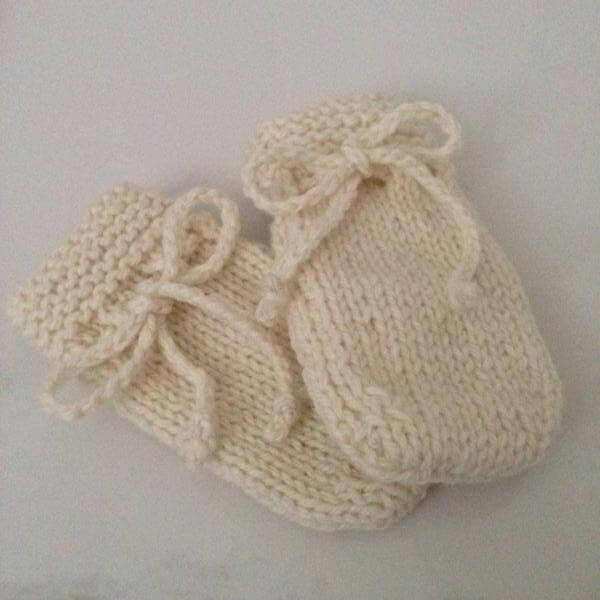 Baby Mittens for Newborns - Soft & Breathable Infant Hand Covers to Prevent Scratching - Perfect for Sleeping, Travel & Cold Weather Protection