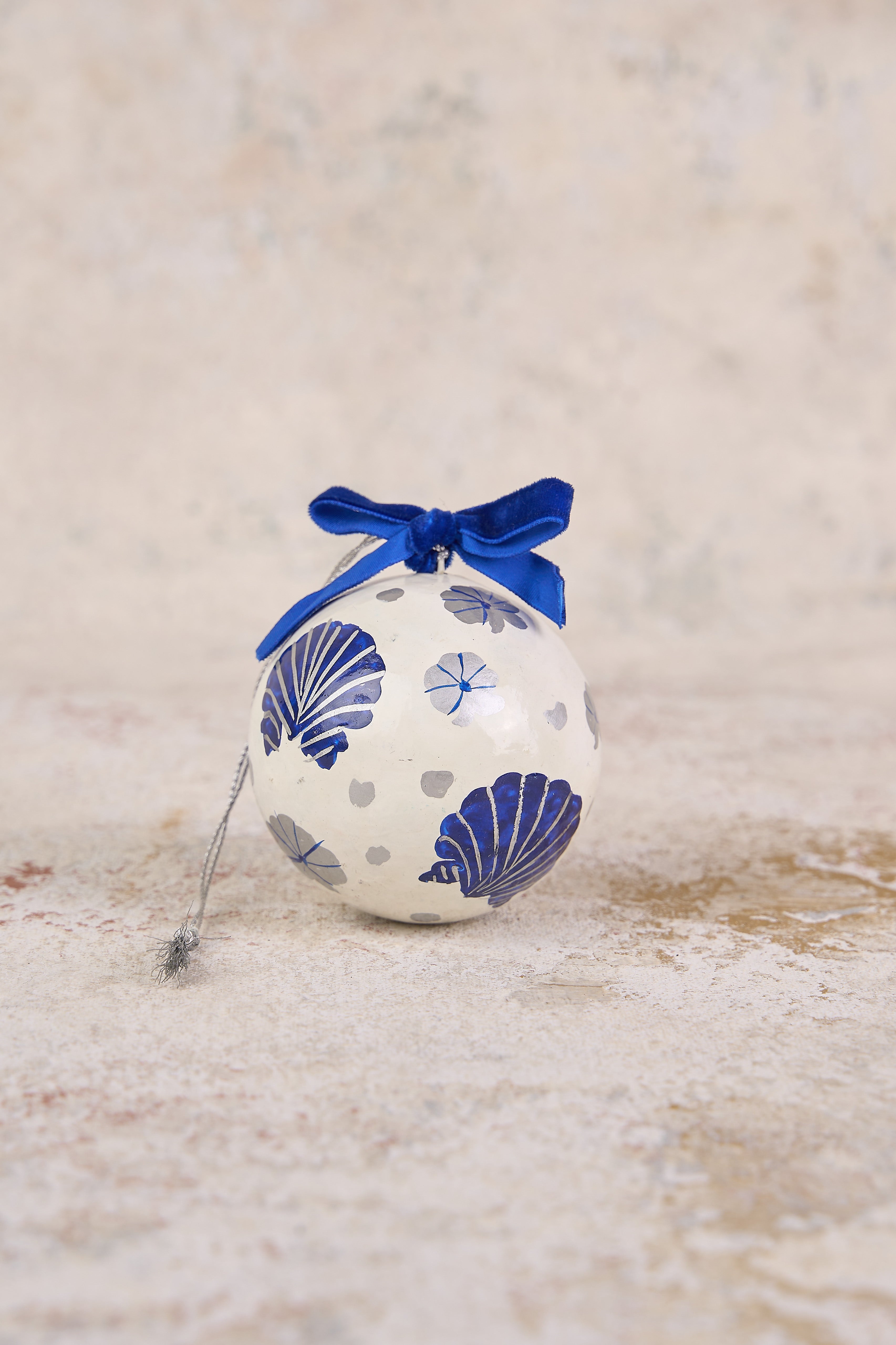 Seaside Shell Bauble 3 - Handmade Beach-Themed Decorative Ornament for Home & Office Decor | Perfect for Coastal Style Interiors, Gift Giving & Holiday Decorations