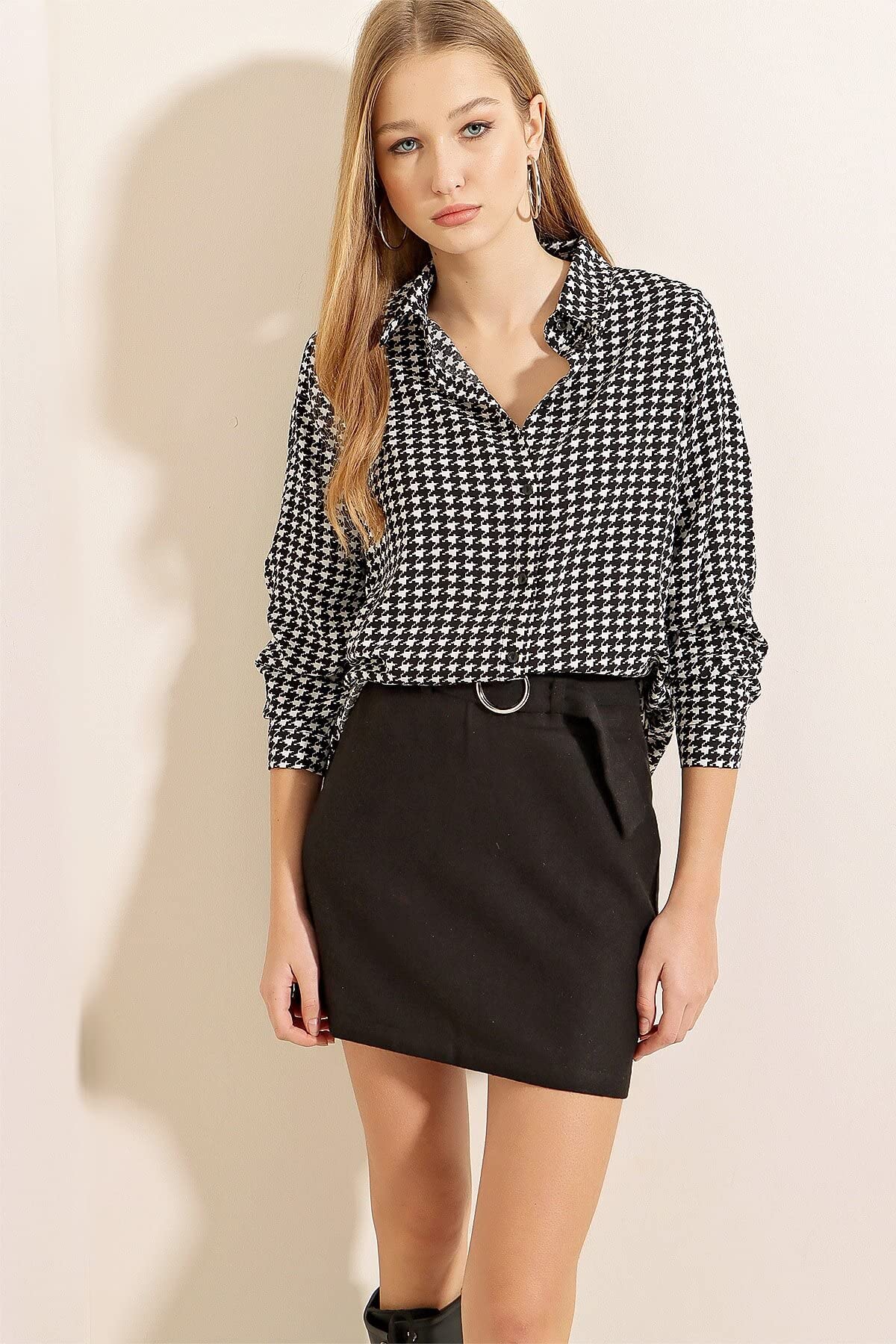 Stylish Women's Long Sleeve Button Down Blouses - Dressy & Casual Tops for Work, Office & Everyday Wear | Fashionable Button-Up Shirts for Women