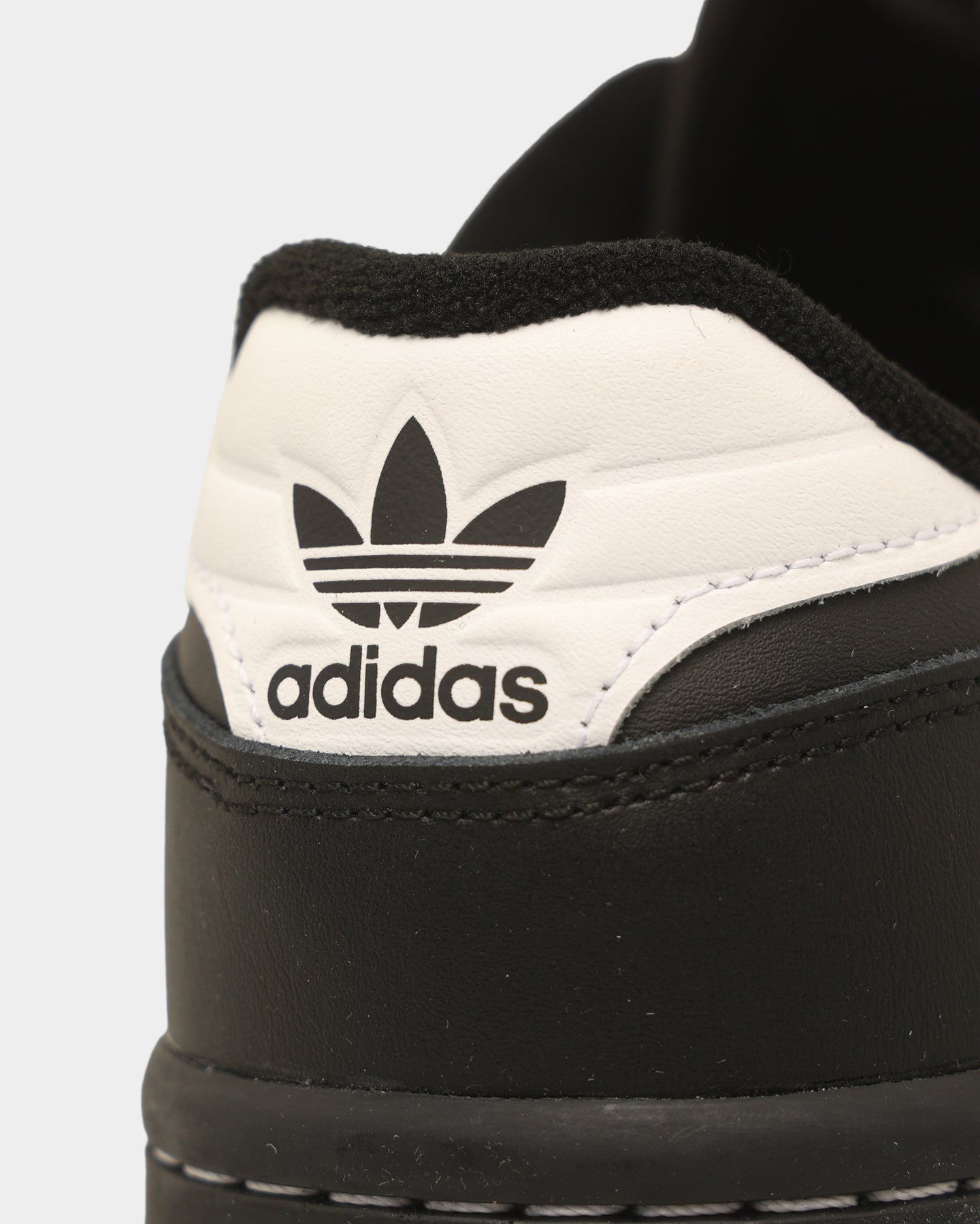 Adidas Rivalry Low Sneakers - Core Black/Ftwr White - Men's Casual Shoes for Streetwear & Everyday Wear