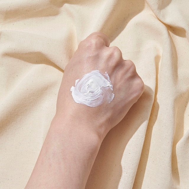 &be UV Milk Non-Chemical Moisturizing Mineral Sunscreen SPF 50+ PA++++ 100g - Gentle Face Sun Protection for Sensitive Skin, Daily Use Under Makeup