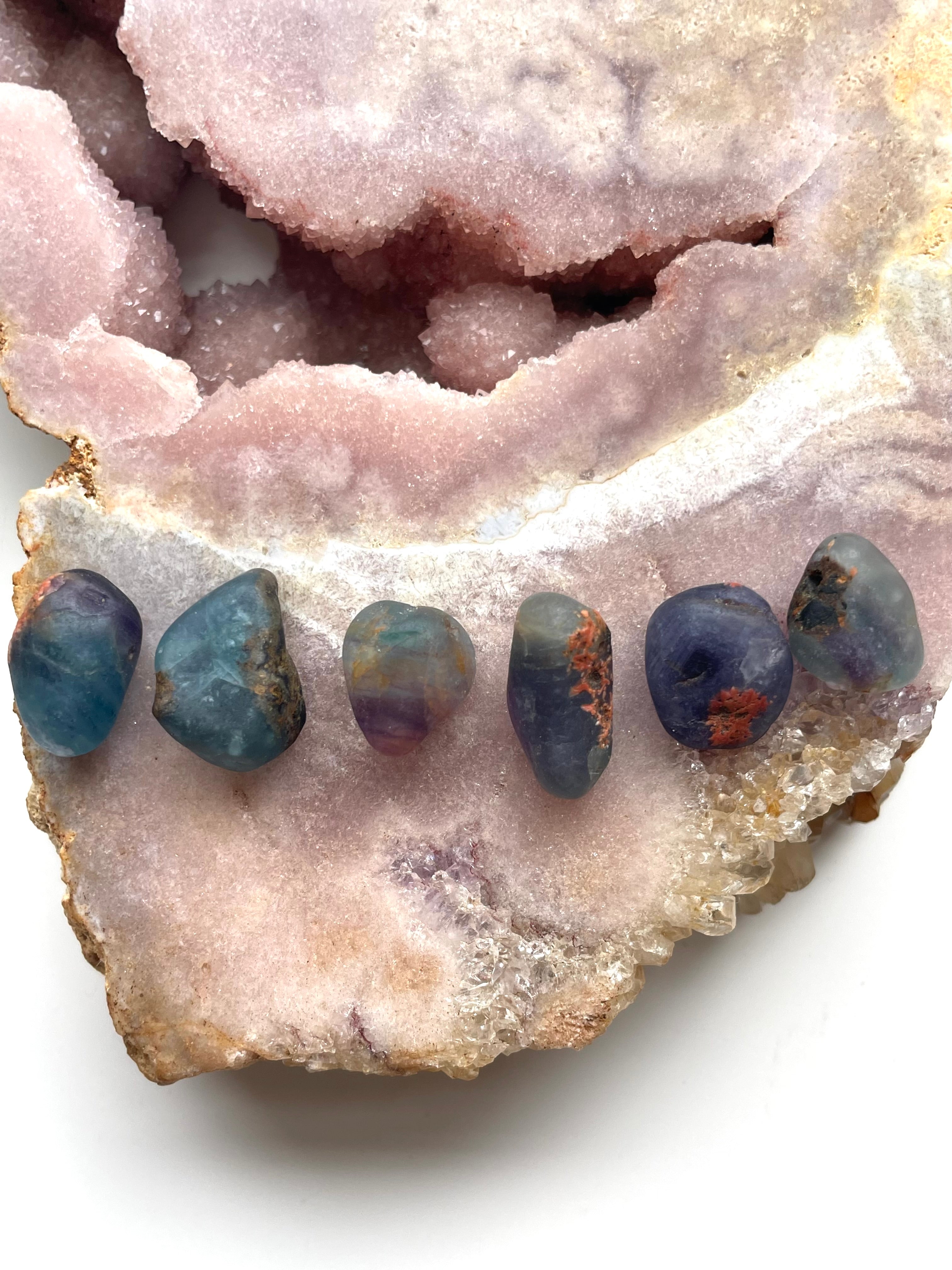 Natural Fluorite Pebble Crystal Necklace for Women – Healing Stone Jewelry for Energy Balance & Stress Relief | Perfect for Meditation, Yoga & Spiritual Gifts