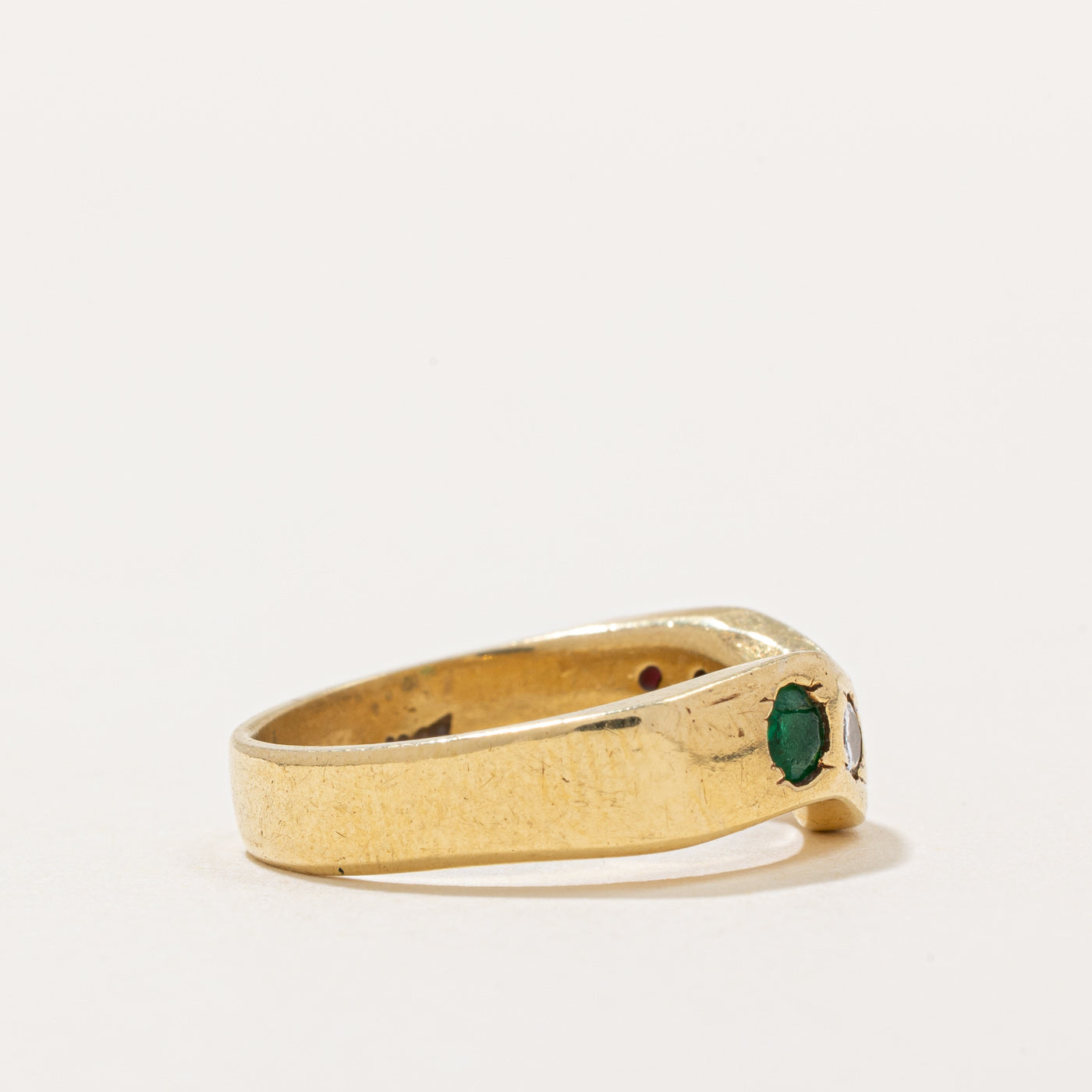 Diamond & Emerald Wave Ring - 0.16ctw 0.07ct Size 6 | Elegant Stackable Ring for Women | Perfect for Weddings, Anniversaries & Special Occasions