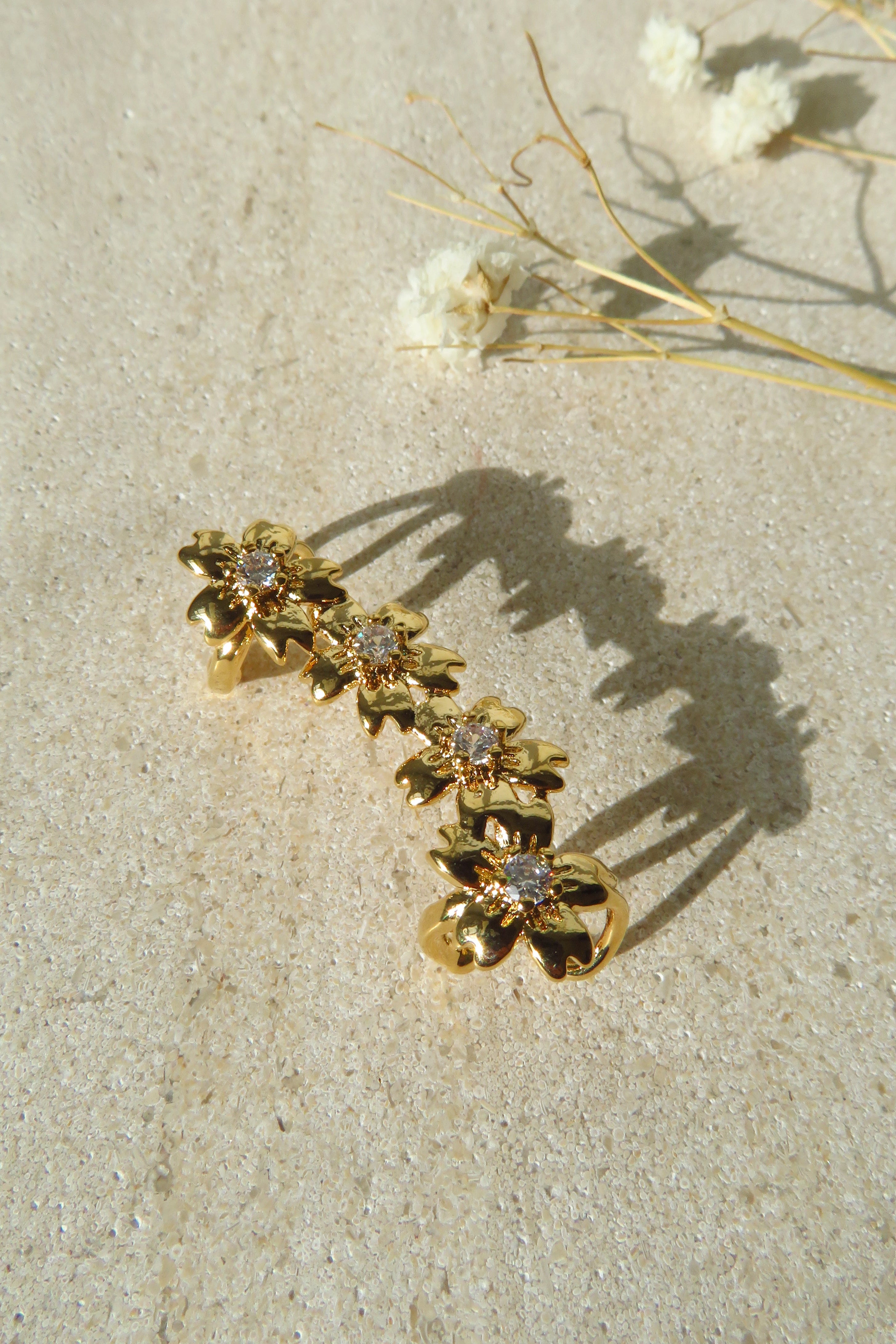Elegant Daisy Ear Crawler Earrings - Floral Dangle Earrings for Women - Perfect for Weddings, Parties & Everyday Wear