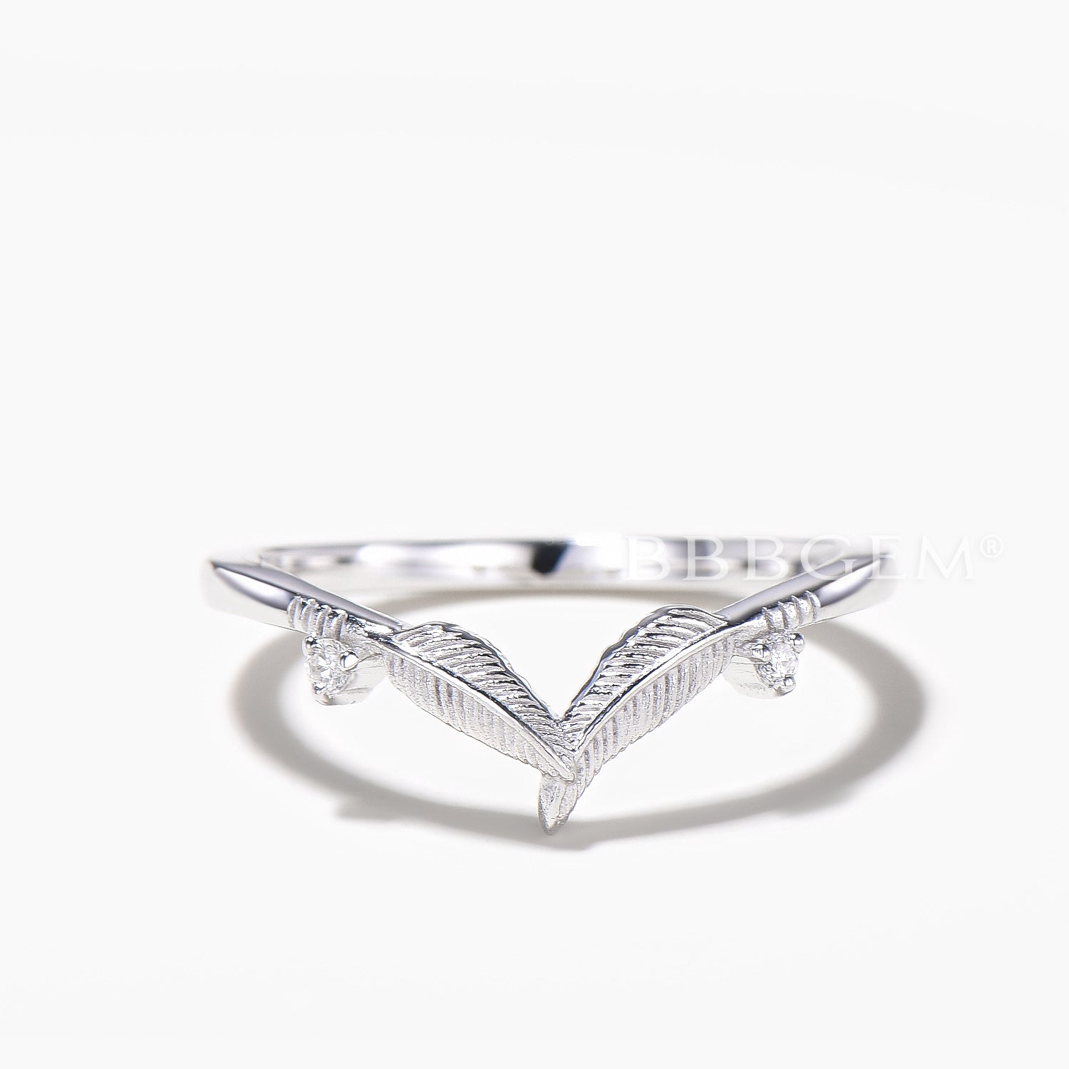 Round Cut Diamond Curved Feather Wedding Ring - Moissanite White Gold Band for Women - Elegant Bridal Jewelry, Anniversary Gift, Engagement Ring for Special Occasions