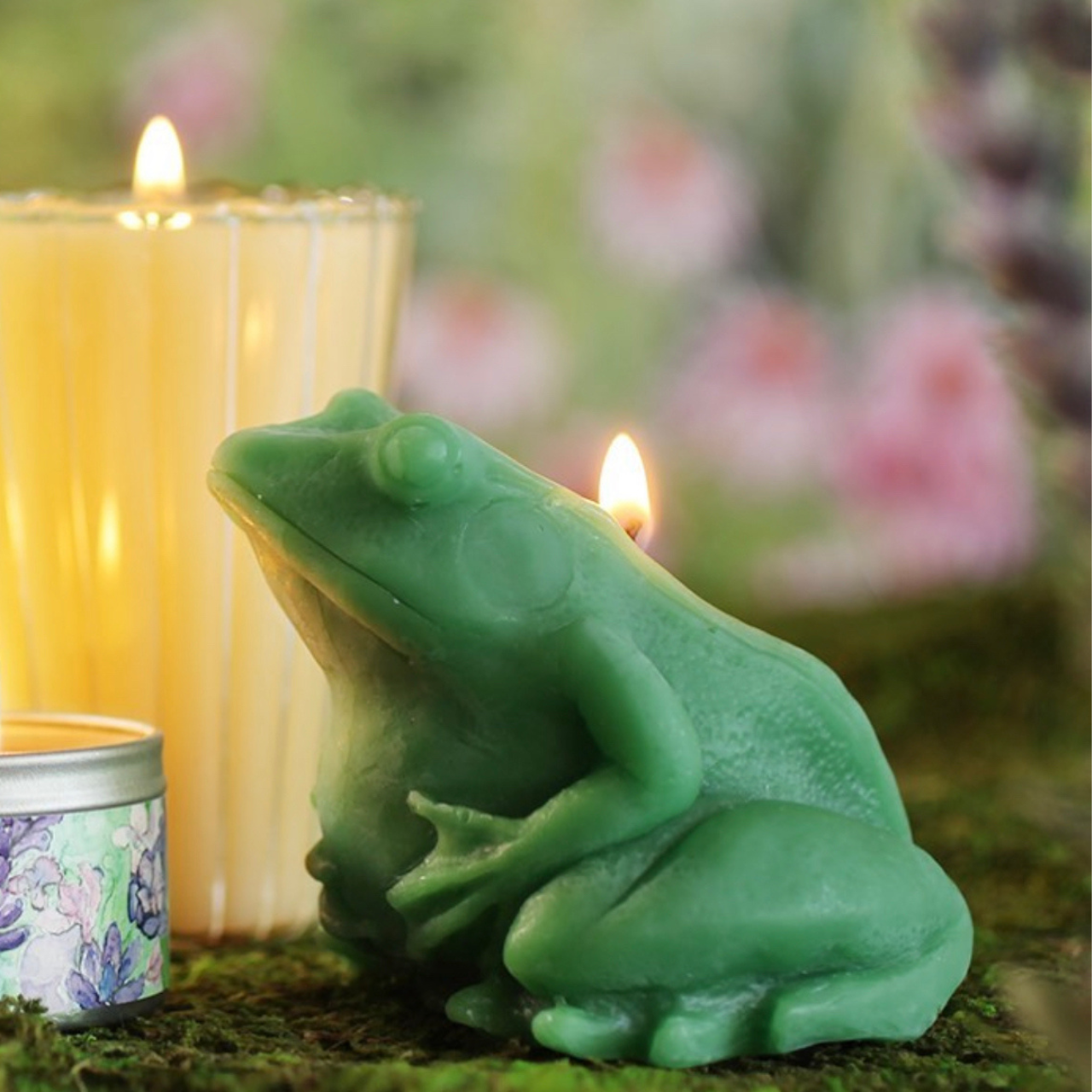 Natural Beeswax Frog-Shaped Candle - Handmade Eco-Friendly Home Decor for Relaxation & Aromatherapy - Perfect for Bathroom, Bedroom, and Meditation Spaces