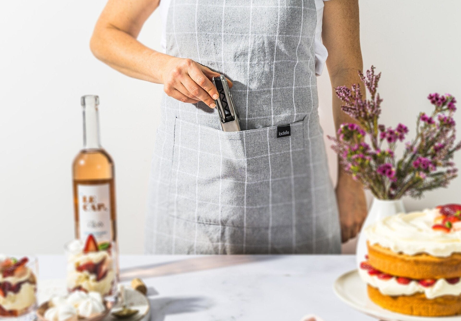 Dreamfarm Winopen Automatic Pocket Wine Opener - Compact Electric Corkscrew for Easy Bottle Opening | Perfect for Parties, Picnics & Home Entertaining