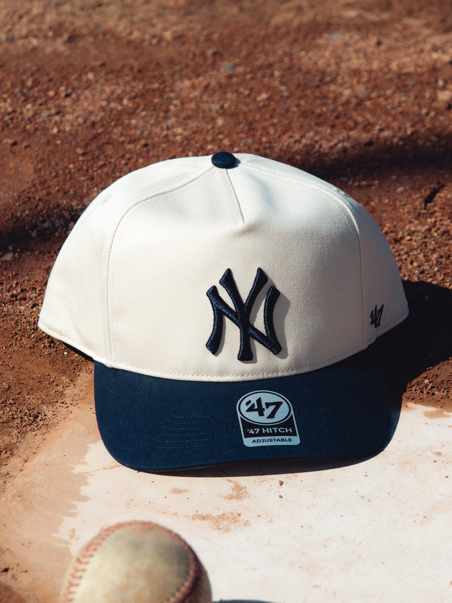47 MLB New York Yankees 2-Tone Adjustable Hitch Trucker Hat - Perfect for Baseball Games, Outdoor Activities & Casual Wear