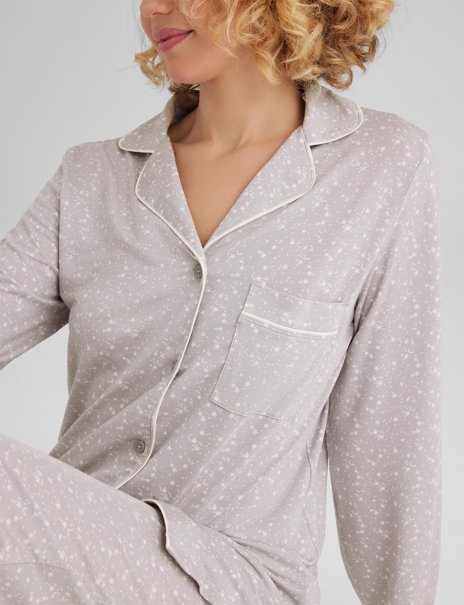 Cozy Women's Long Sleeve Pajama Set - Soft Sleepwear Loungewear for Relaxing at Home & Bedtime Comfort