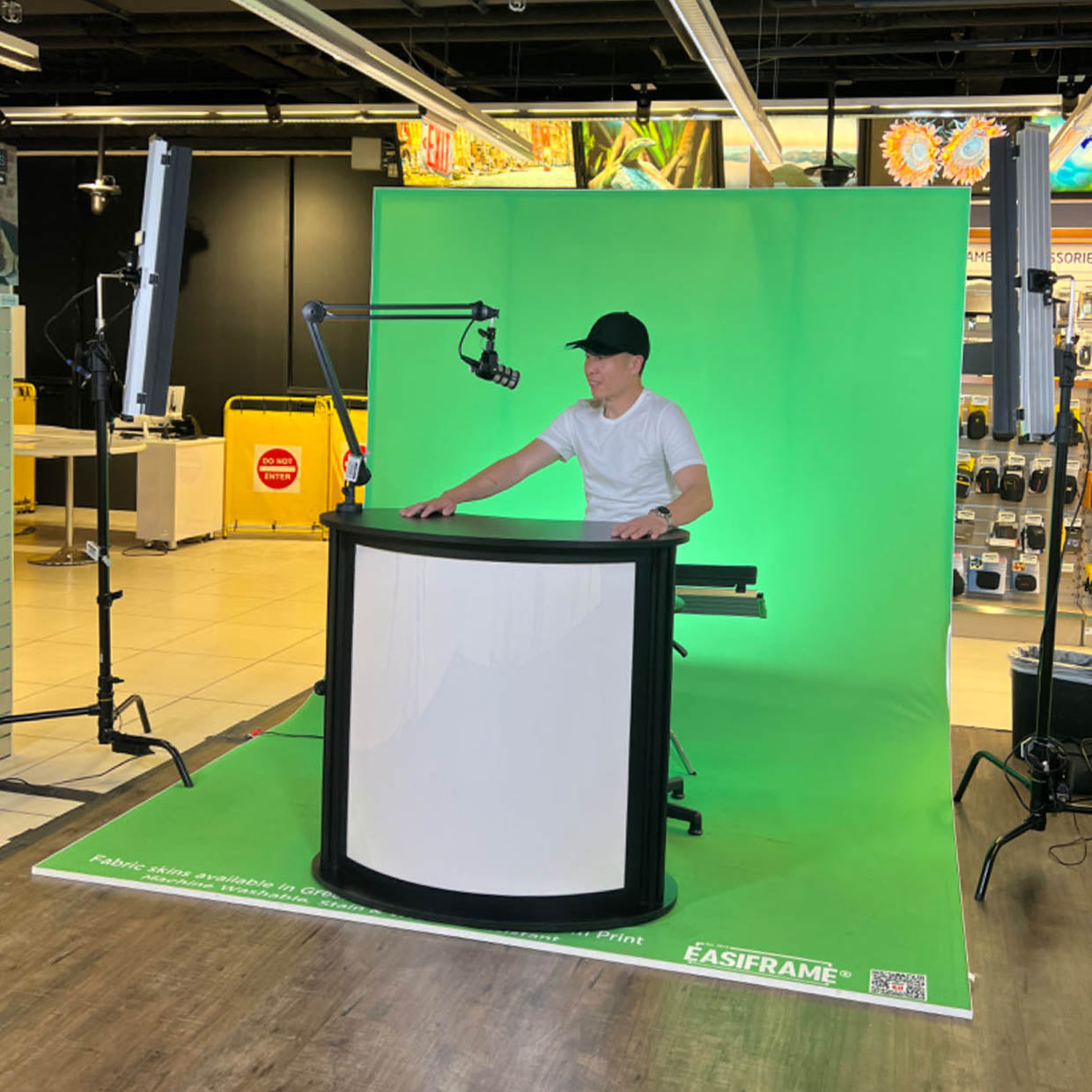 EasiFrame V2 Portable Curved Cyclorama Background Kit - Self-Supporting Infinity Cove for Video & Photography | Chroma Key Green Screen | Perfect for YouTube, TikTok & Product Shoots